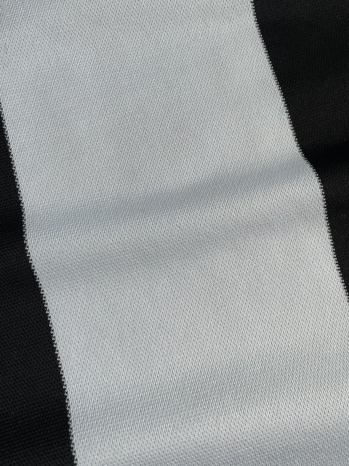 Vintage Cristiano Ronaldo Adidas Juventus 2018/19 Home Jersey Size US S / EU 44-46 / 1 - 10 Thumbnail