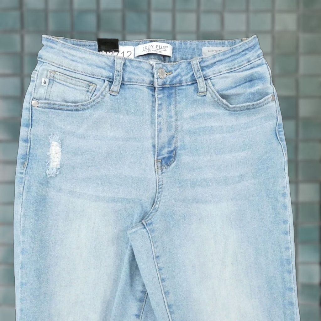 Judy Blue Jeans Womens 7/28 Boyfriend Fit Stretch Mid Rise Light Wash Distressed