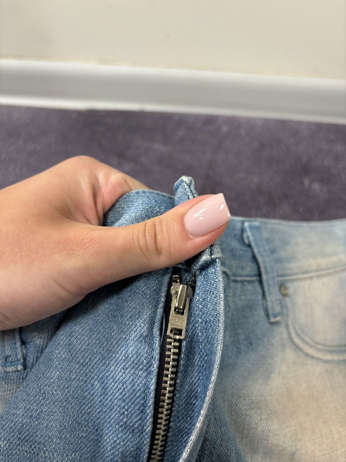 GF Ferre Vintage Gianfranco Ferre Women’s Luxury Faded Denim Skirt Size 30" / US 8 / IT 44 - 6 Thumbnail