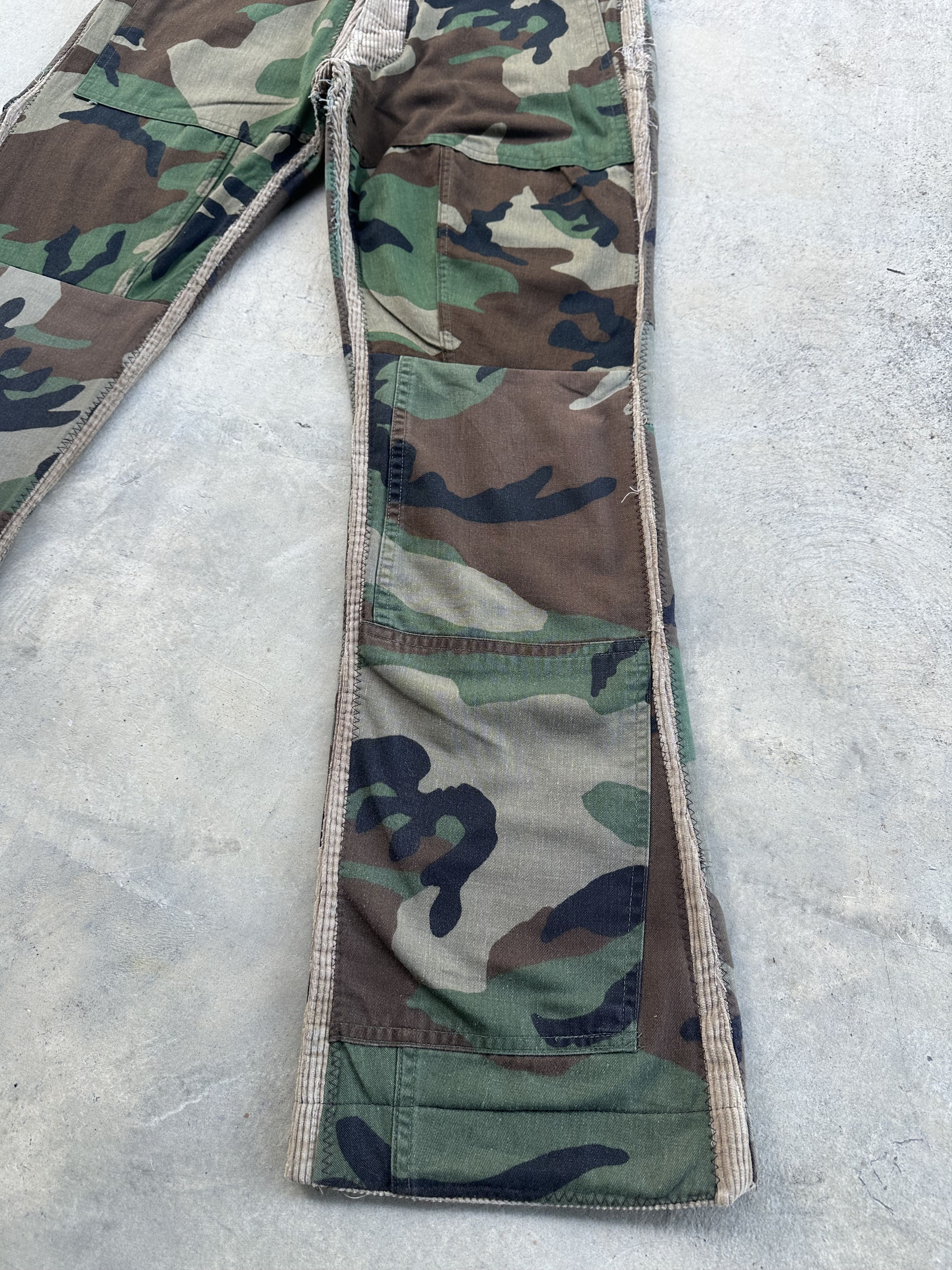 Levi's Vintage Levis 80s No 10 Reconstructed Woodland Camo Curduroy Size US 29 - 6 Thumbnail