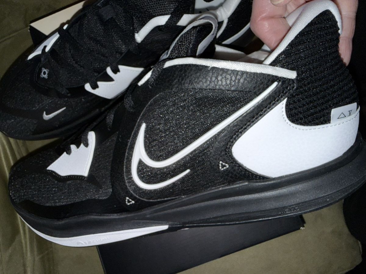 Nike Nike Kyrie 5 TB Promo (players only) Black “Reverse Panda” Size US 15 / EU 48 - 11 Thumbnail