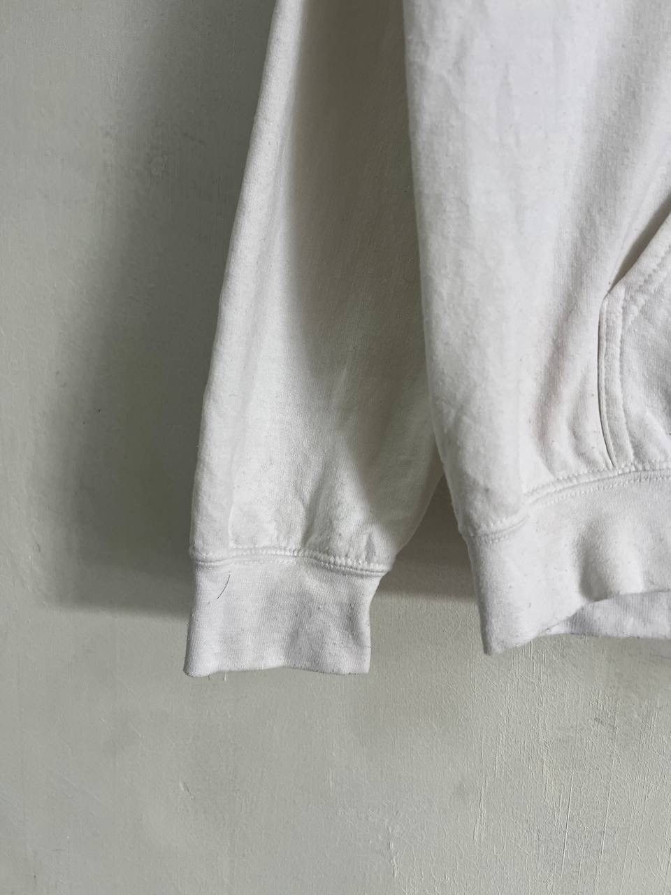 Japanese Brand Gildan White Graphic Hoodie Size US M / EU 48-50 / 2 - 7 Thumbnail
