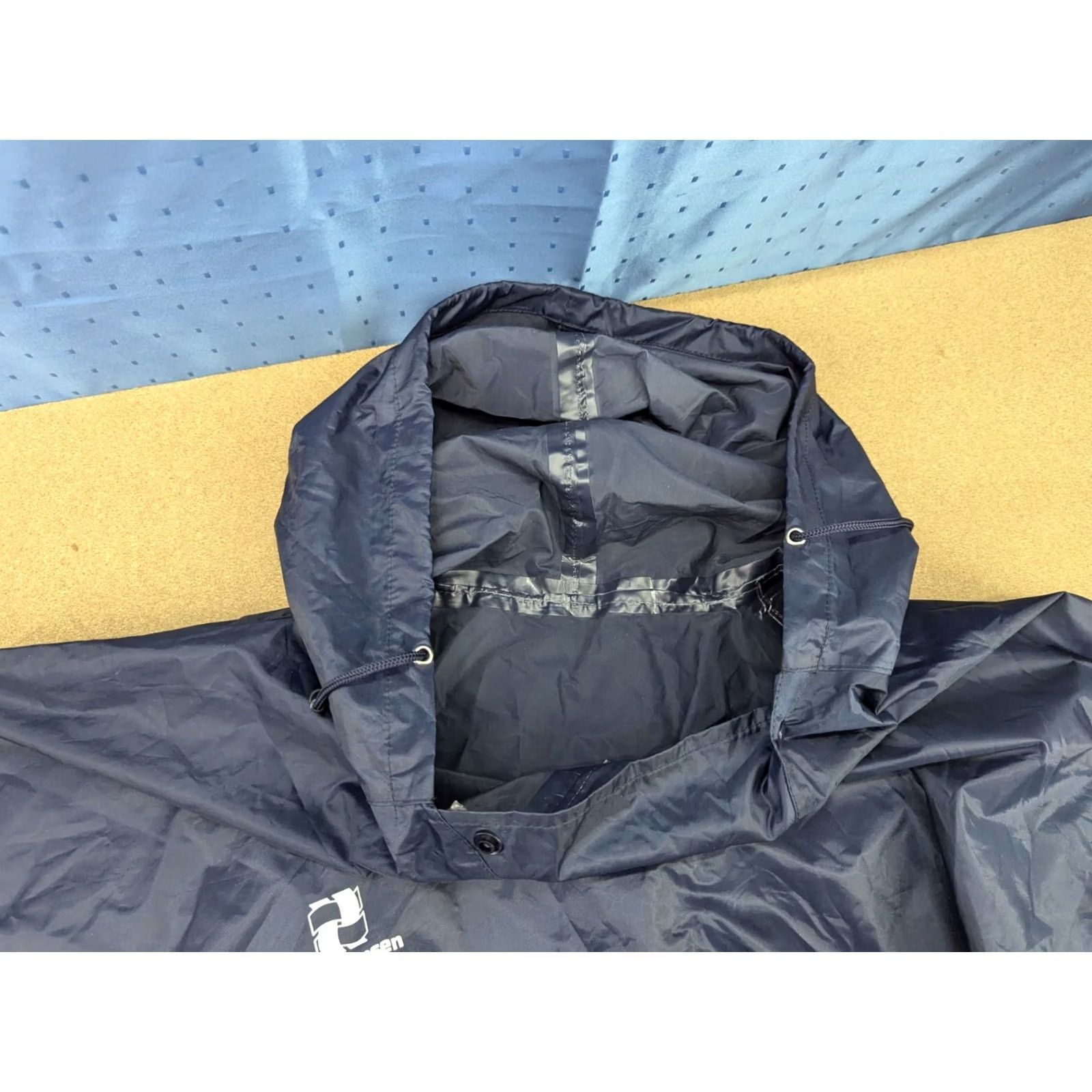 Helly Hansen Vintage Helly Hansen Waterproof Poncho Raincoat Hooded Button Jacket Men Regular One Size Blue Waterproof Hooded Adjustable Size US M / EU 48-50 / 2 - 7 Thumbnail