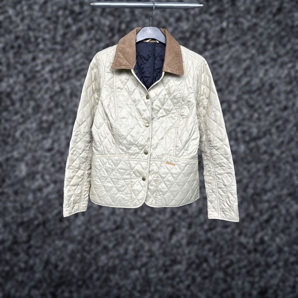 Barbour Barbour Summer Liddesdale Quilted Jacket M Women's Beige Barbour Liddesdale Quilted Jacket UK 12 (M) Sleeve 63 cm 42 cm 51 cm 63 cm Size M / US 6-8 / IT 42-44 - 1 Thumbnail