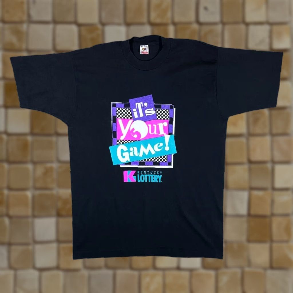 Fruit Of The Loom VINTAGE Kentucky Lottery "It's Your Game!" Souvenir T-Shirt XL Black Graphic Single Stitch Mens Size US XL / EU 56 / 4 - 1 Thumbnail