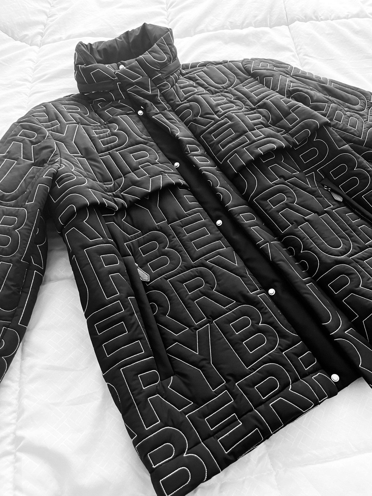 Burberry Burberry Embroidered Logo Packaway Hood Stretch Nylon Jacket Size US M / EU 48-50 / 2 - 2 Thumbnail