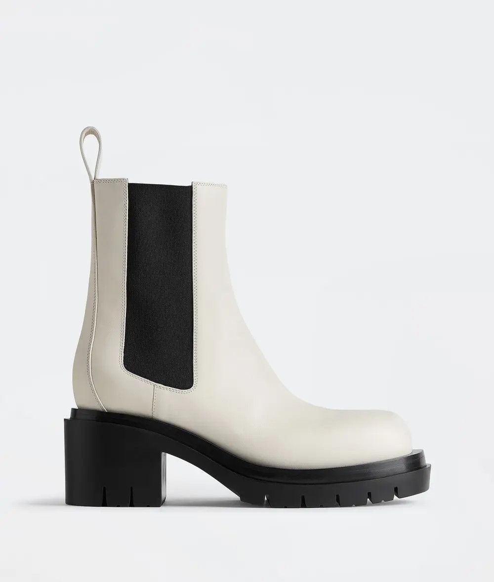 Bottega Veneta o1n1vont1225 Lug Ankle Boots in Sea Salt Size US 7 / IT 37 - 1 Thumbnail