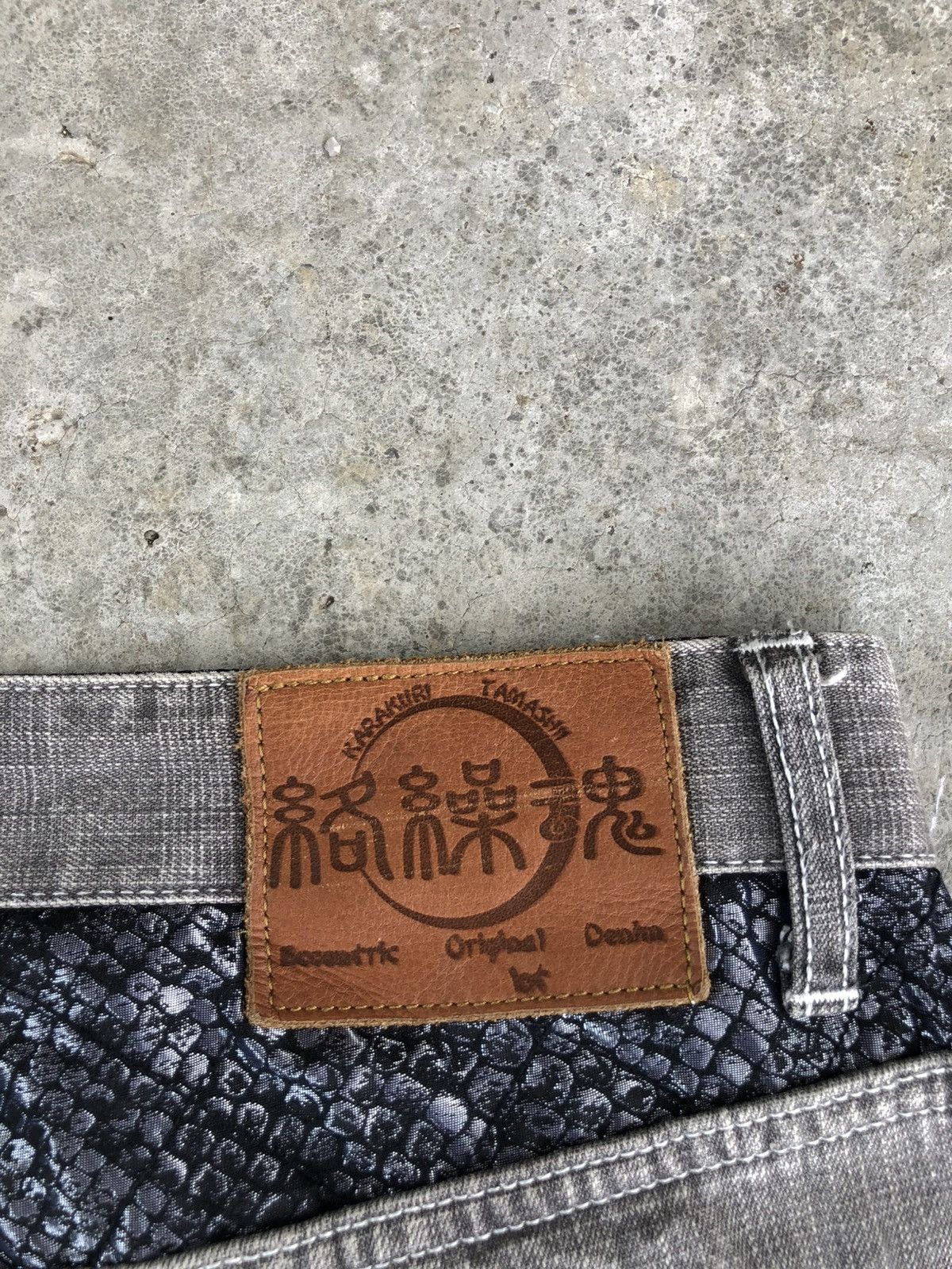 Karakuri Tamashii Karakuri Tamashii Embroidered Jeans Distressed Size US 38 / EU 54 - 20 Thumbnail