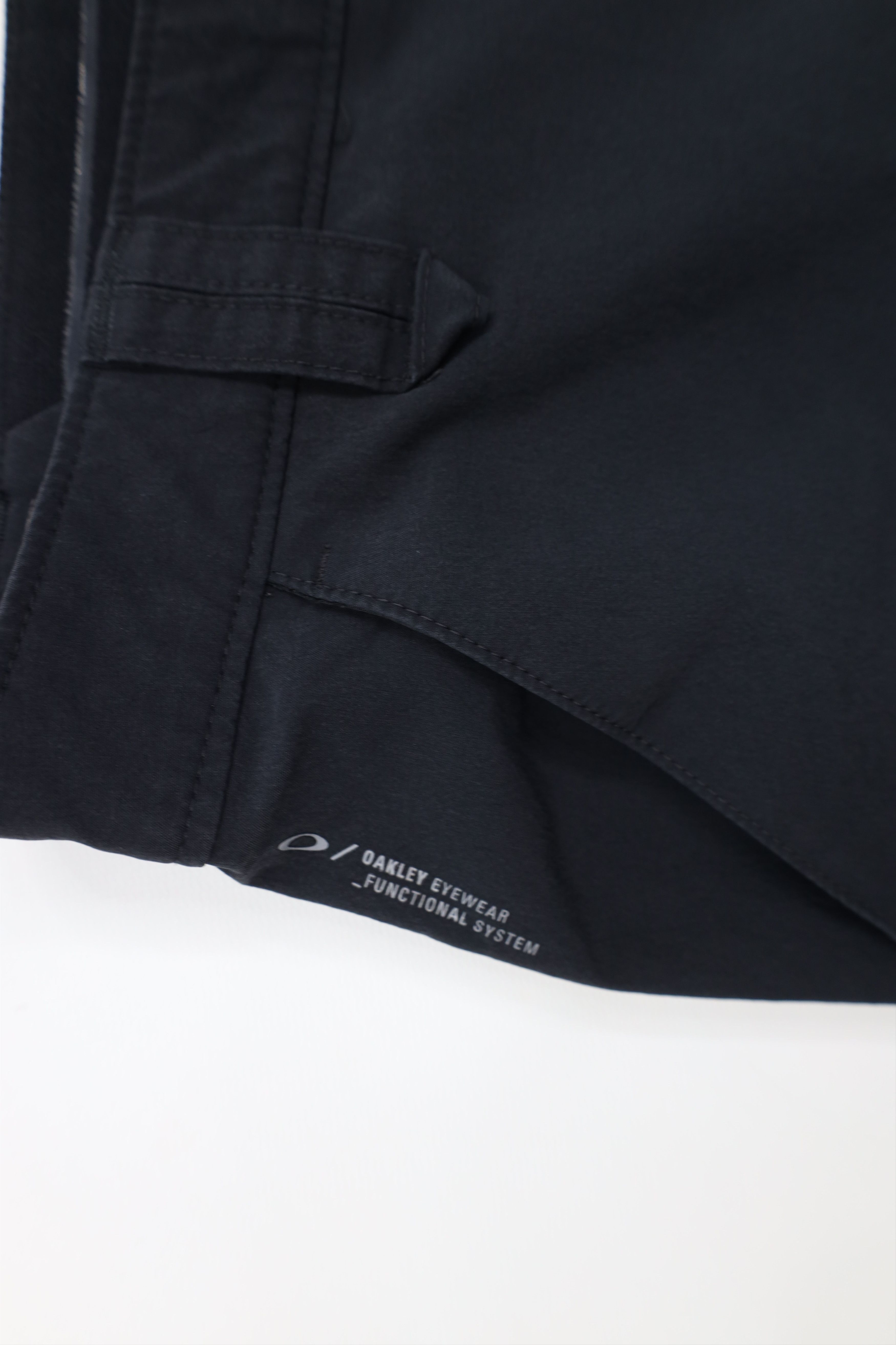 Oakley Vintage Oakley O Logo Above Knee Golf Chino Shorts Black Size US 34 / EU 50 - 8 Thumbnail