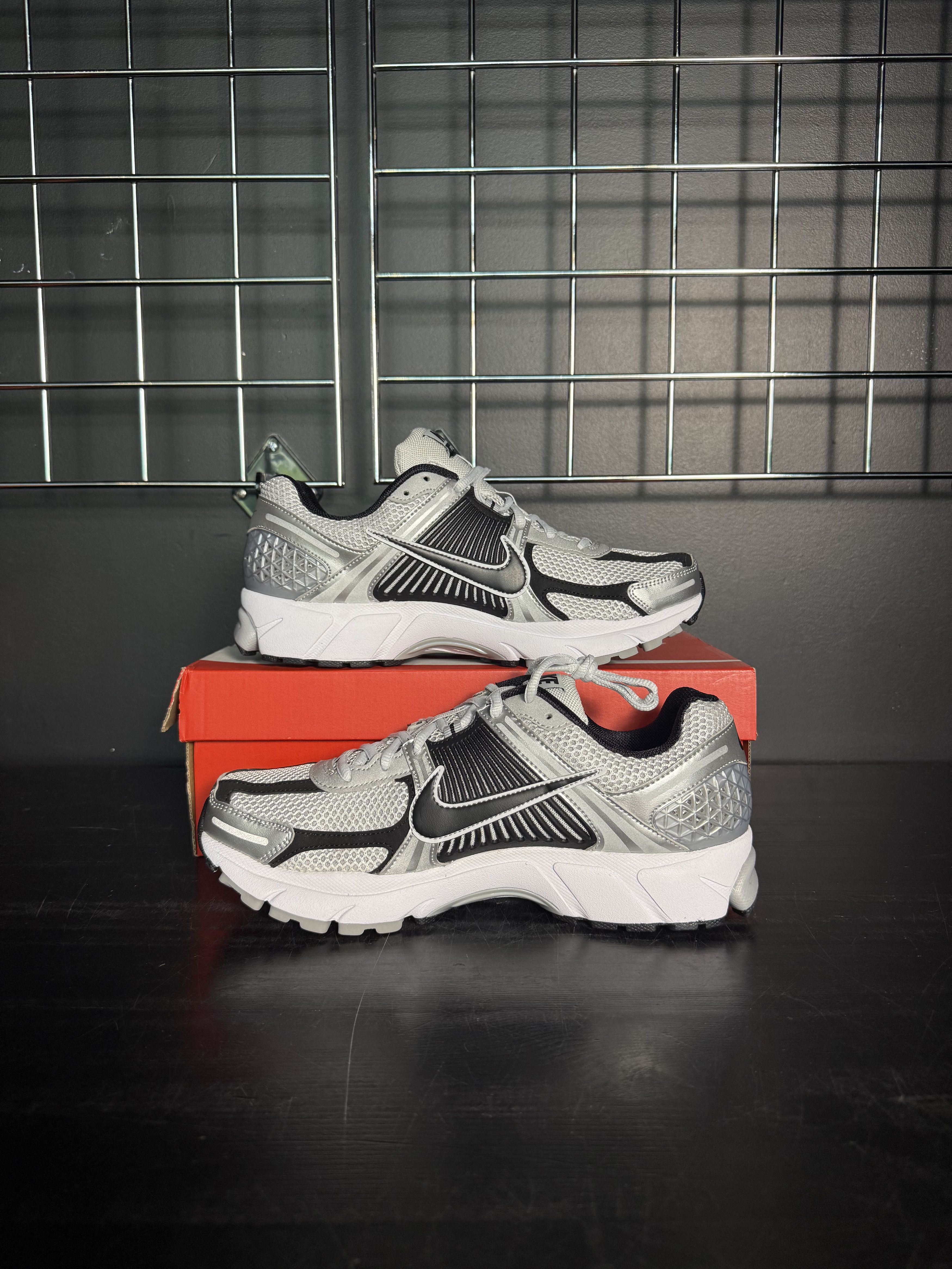 Nike Nike Zoom Vomero 5 "Metallic Silver Black" - Size 10 Size US 10 / EU 43 - 2 Thumbnail