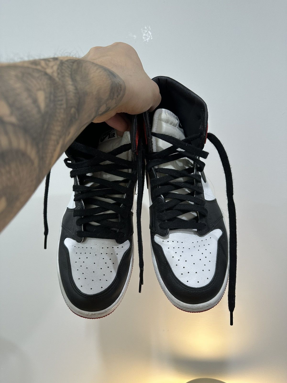 Jordan Brand × Nike Jordan 1 Satin Black Toe 2019 Size US 9.5 / EU 42-43 - 5 Thumbnail