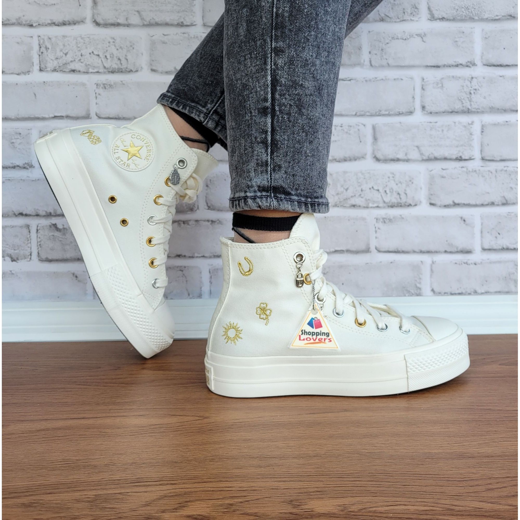 Converse Converse Chuck Taylor Lift Platform Luck Charms 7.5 Women Sh Size US 7.5 / IT 37.5 - 2 Thumbnail