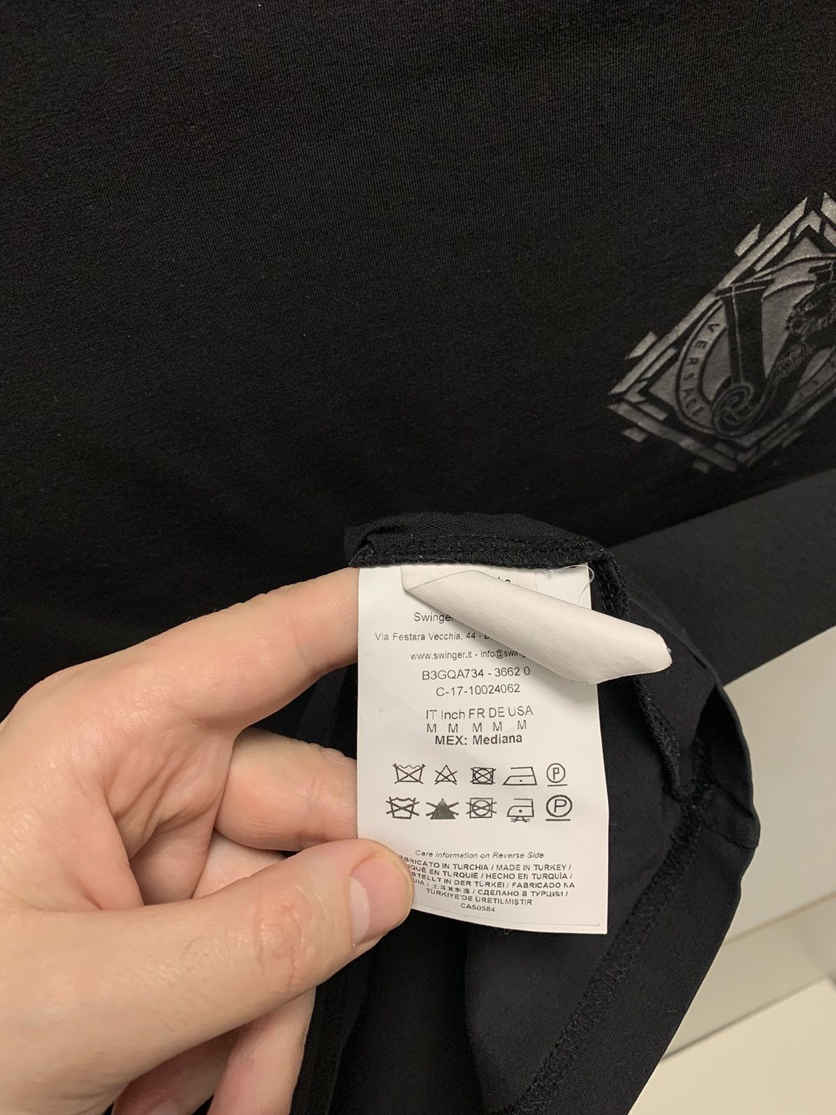 Versace Jeans Couture Versace jeans couture big logo black t-shirt M sz Size US M / EU 48-50 / 2 - 4 Thumbnail