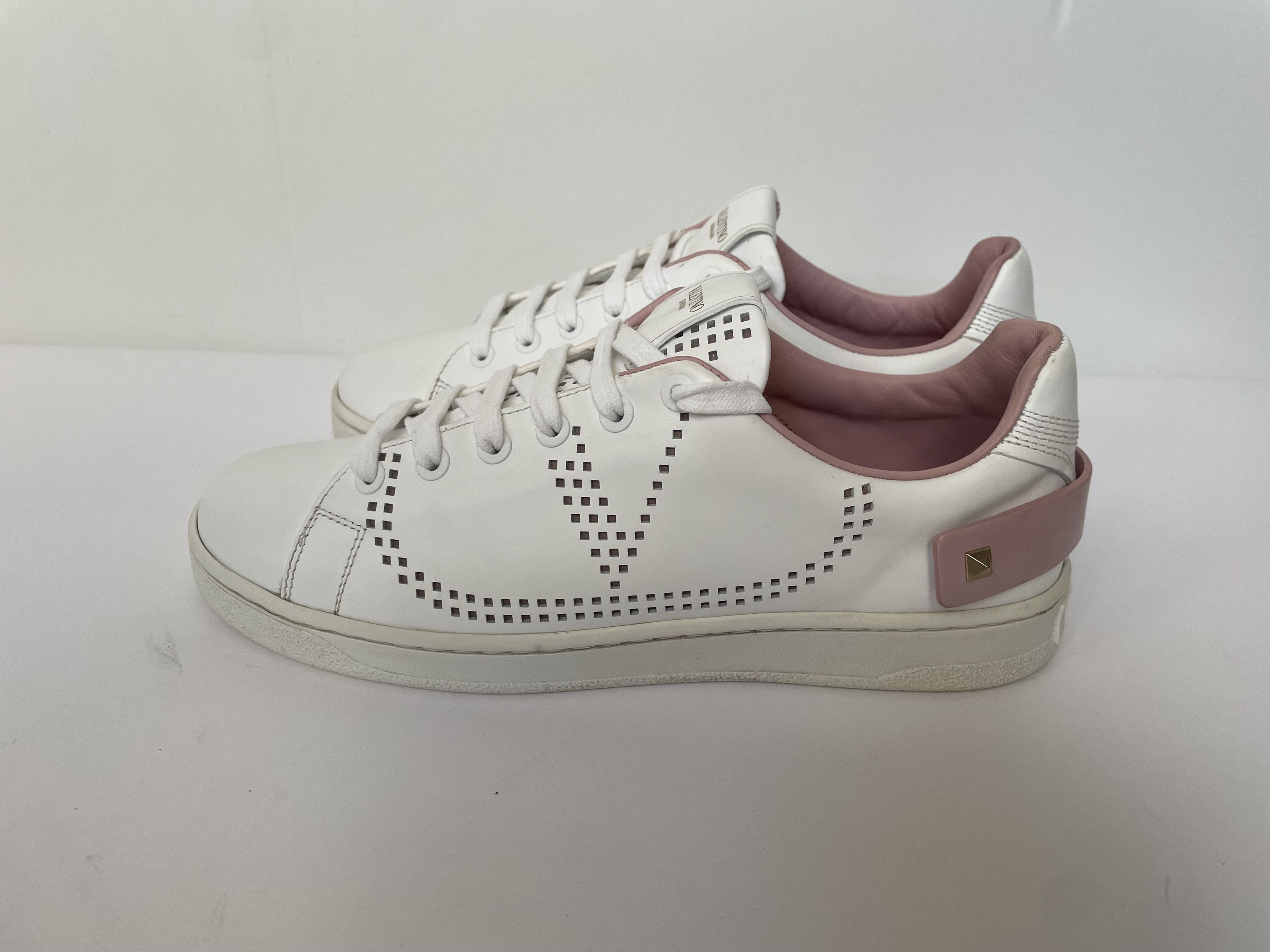 Valentino Valentino Garavani V-LOGO leather sneakers Size US 7 / IT 37 - 1 Thumbnail
