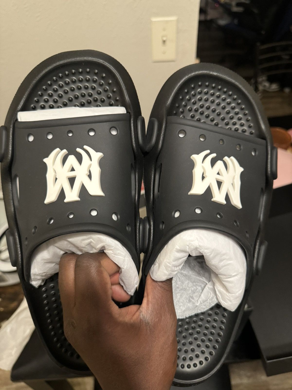 Amiri slides