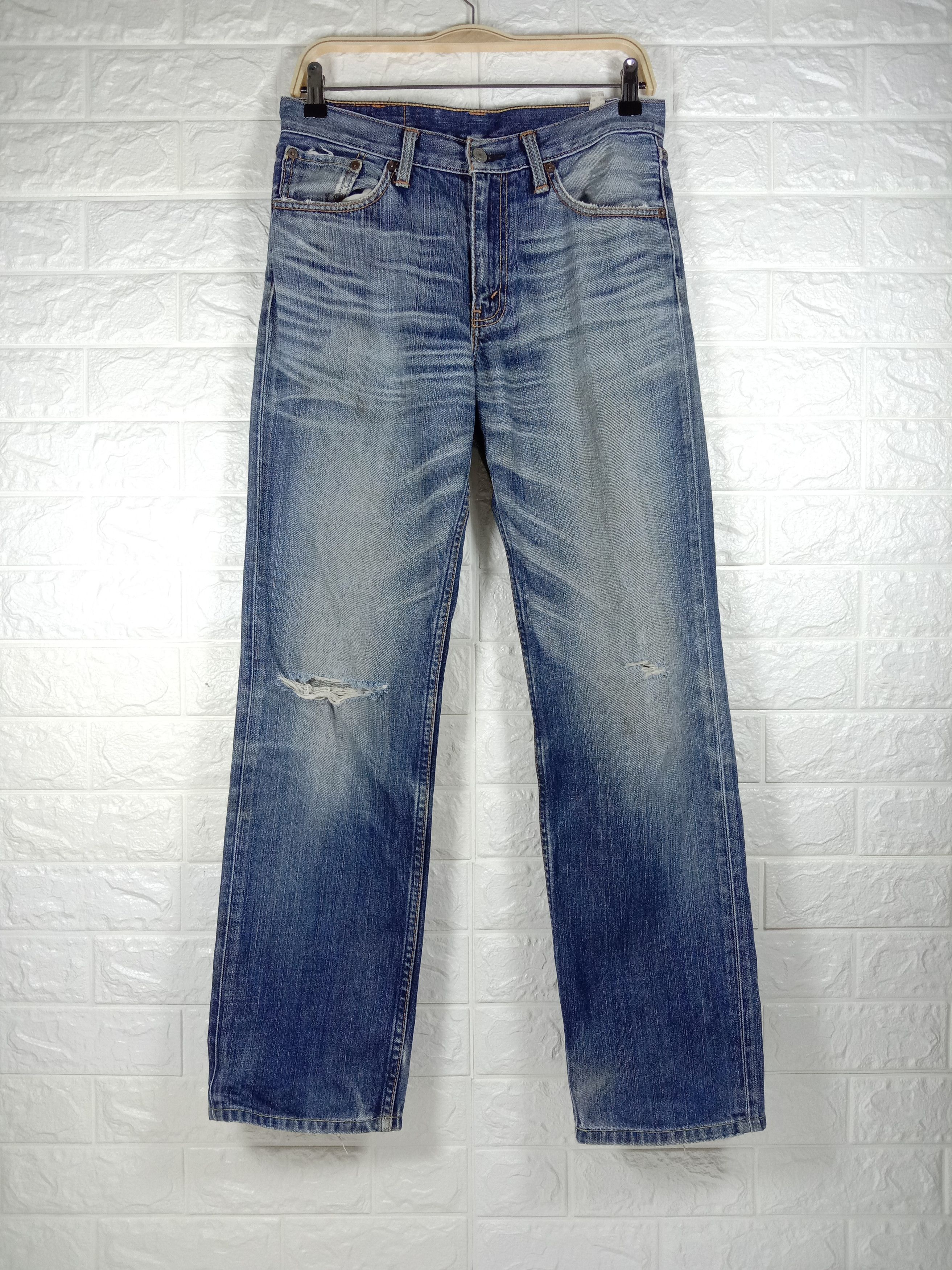 image of Levis x Levis Vintage Clothing Vintage Levi’S 702 Jeans Earth Tone Distressed Denim in Blue (Size 3