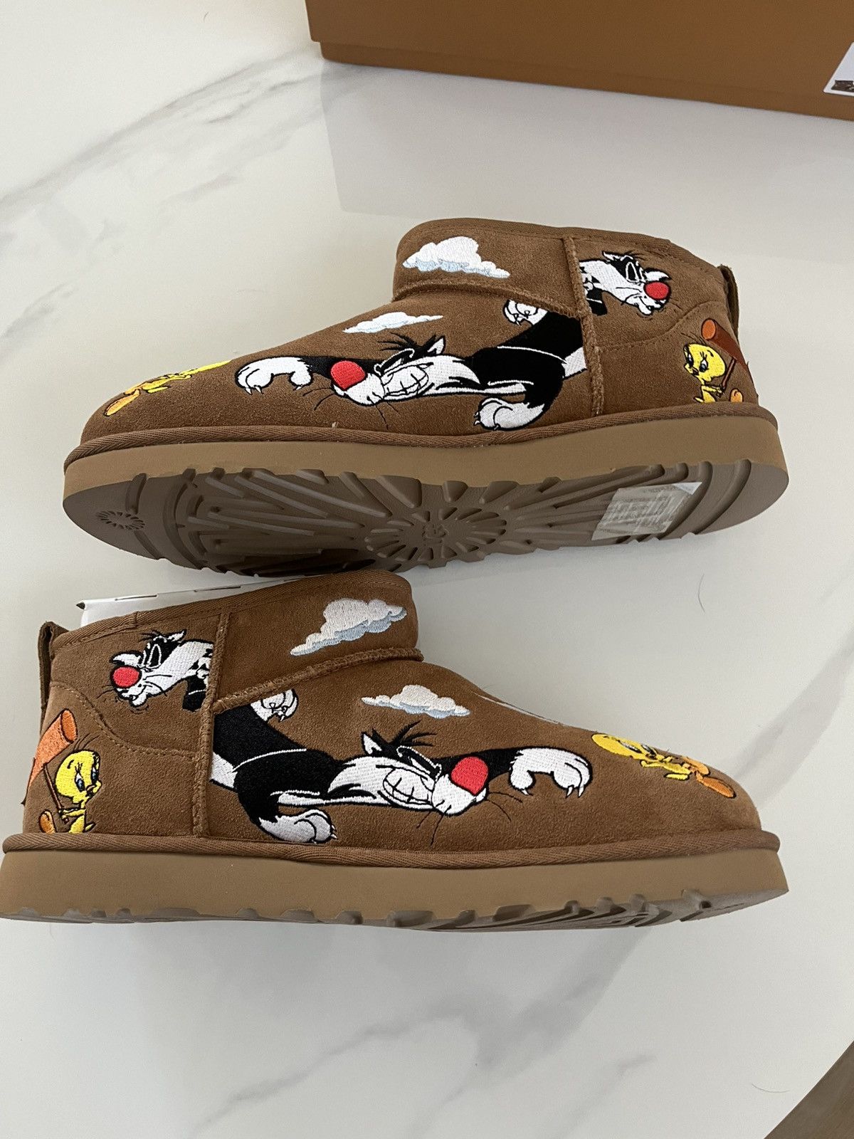 Palace × Ugg Palace x Ugg’s x Looney Tunes Size US 10 / EU 43 - 3 Thumbnail