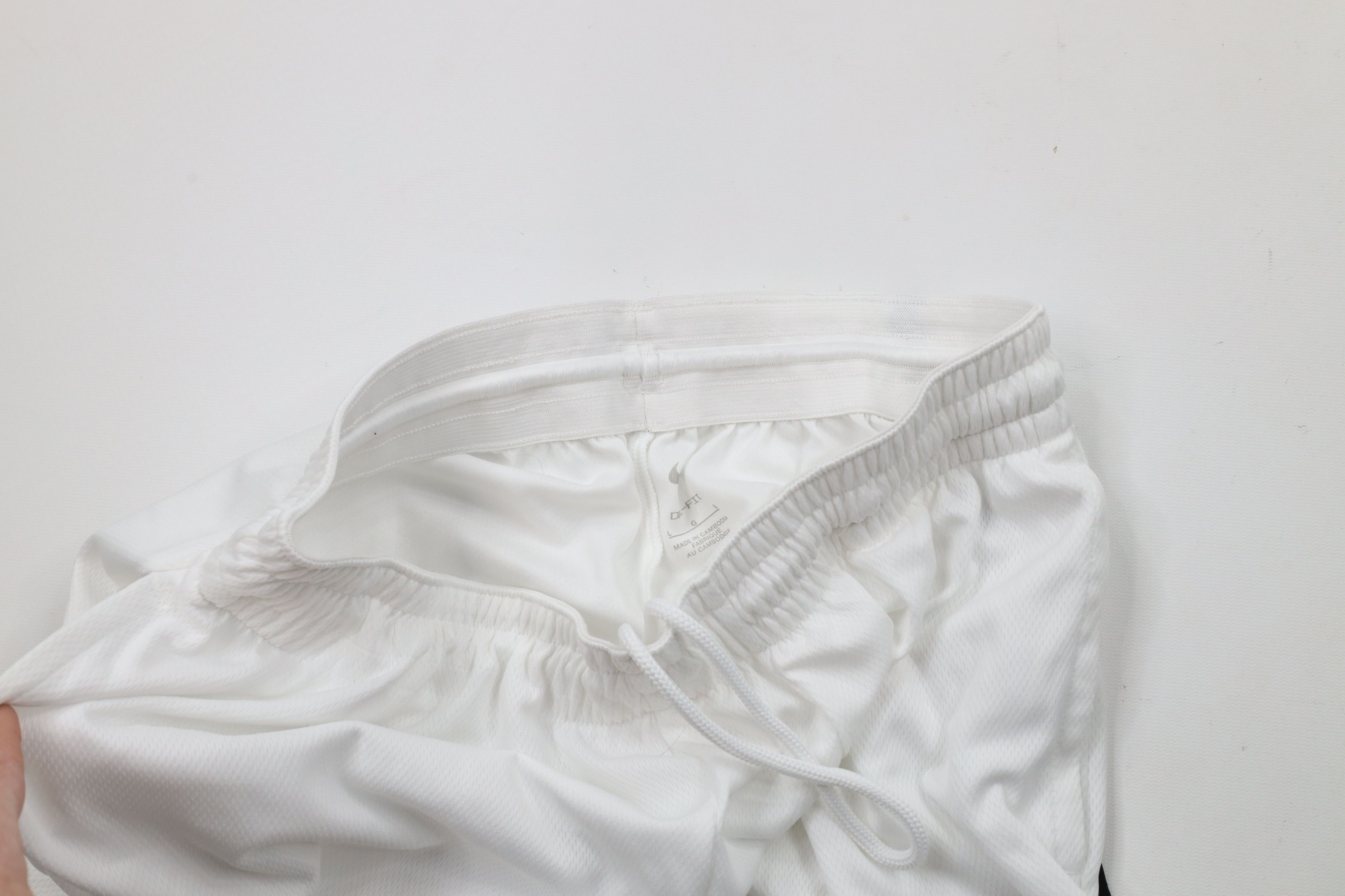 Nike × Vintage Nike Dri-Fit Logo Gym Basketball Shorts White Polyester Size US 34 / EU 50 - 7 Thumbnail