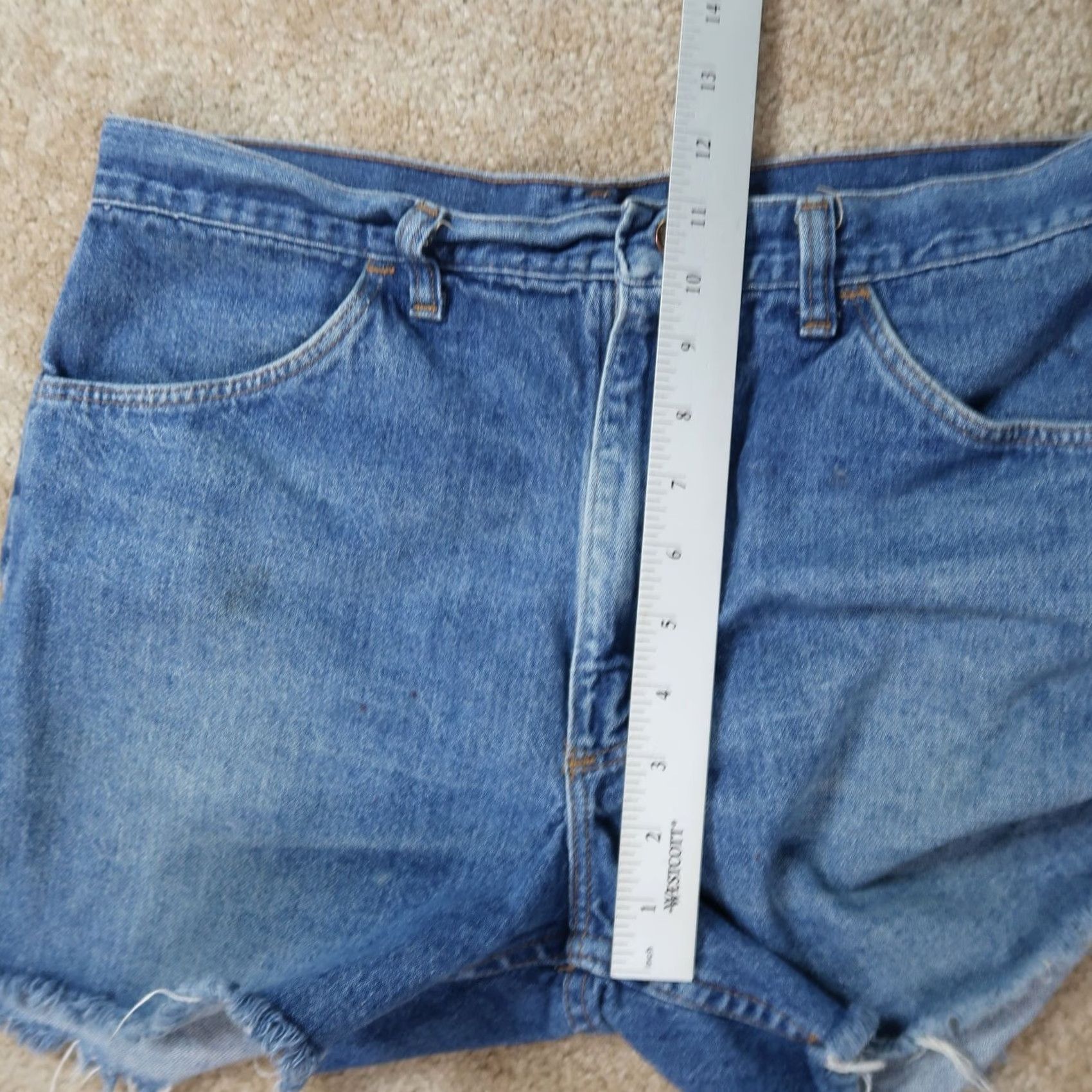 Wrangler VINTAGE Wrangler Bermuda Shorts Men's 33 Blue Denim Distressed 5-Pocket Relaxed Mid Rise Jean Shorts Size US 33 - 7 Thumbnail