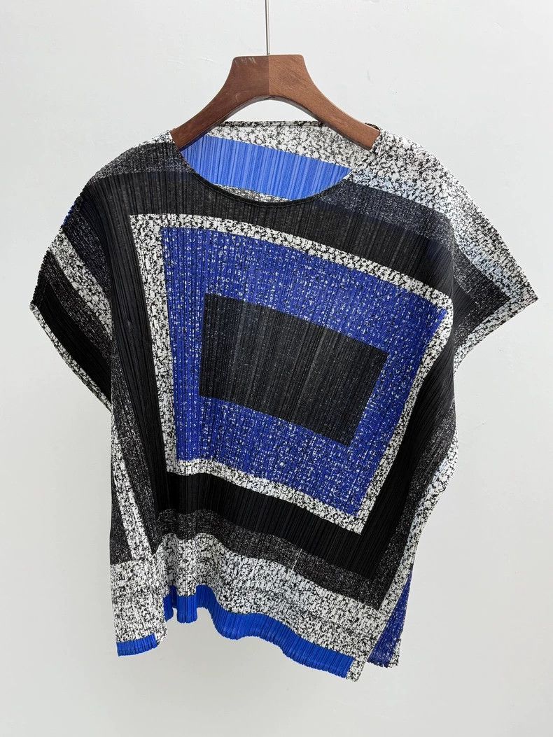 Issey Miyake Issey Miyake size:5 Green Mountain limited edition blue sq Size XS / US 0-2 / IT 36-38 - 1 Thumbnail