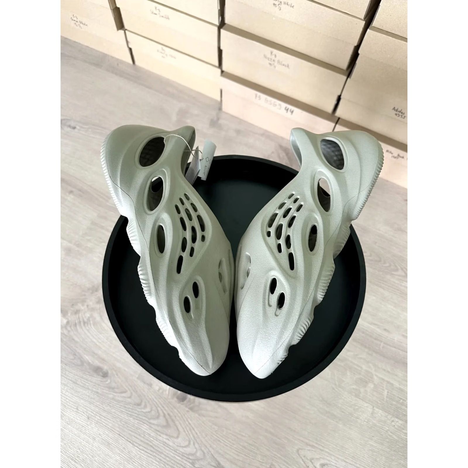 Adidas ADIDAS Yeezy Foam Runner RNR Stone Salt GV6840 14 US 14, UK 14, EUR 50, Beige Men Sneaker Athletic 325 mm 50 Mens Size US 14 / EU 47 - 4 Thumbnail