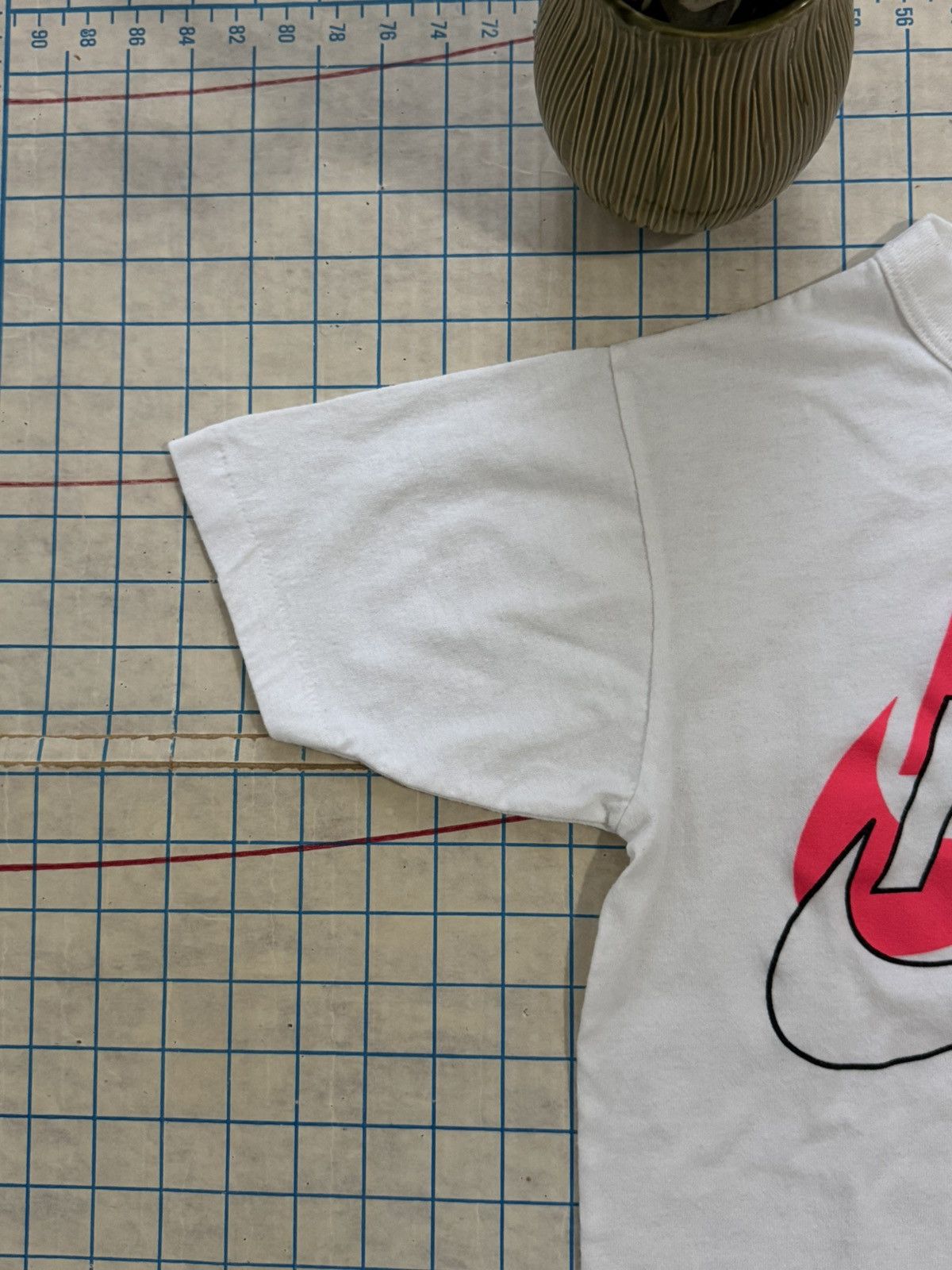 Nike × Vintage Vintage 80’s Nike Graphics Tee White Women’s Medium Size M / US 6-8 / IT 42-44 - 4 Thumbnail