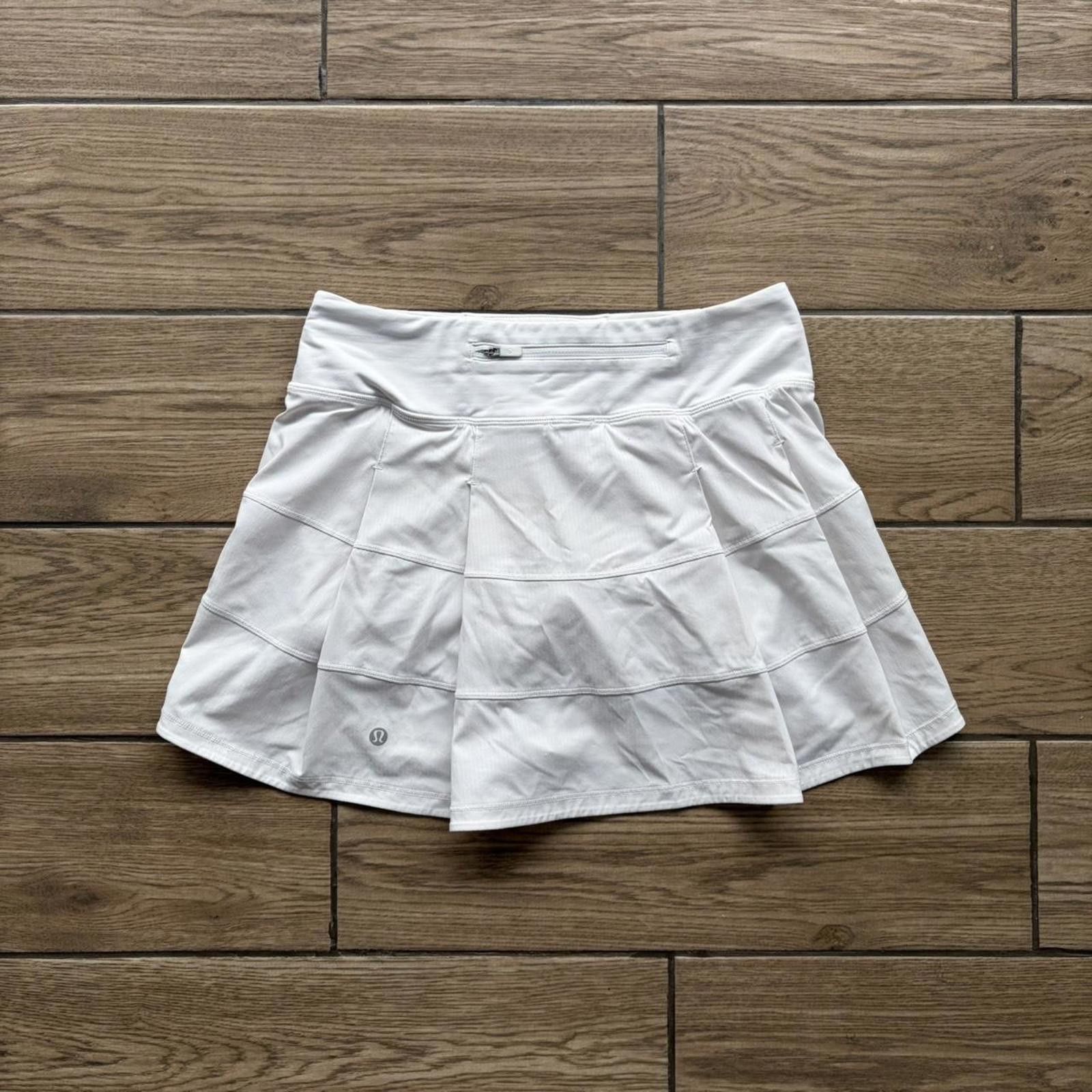 Lululemon Lululemon White Yoga Mini Skirt Size 27" / US 4 / IT 40 - 1 Thumbnail