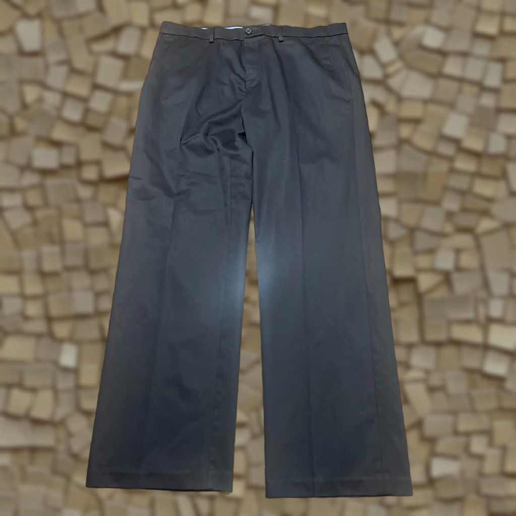 Haggar **Black Haggar Mens Regular Fit Dress Pants 36x30** User: Black Haggar Mens Regular Fit Dress Pants 36x30 Size US 36 / EU 52 - 1 Thumbnail