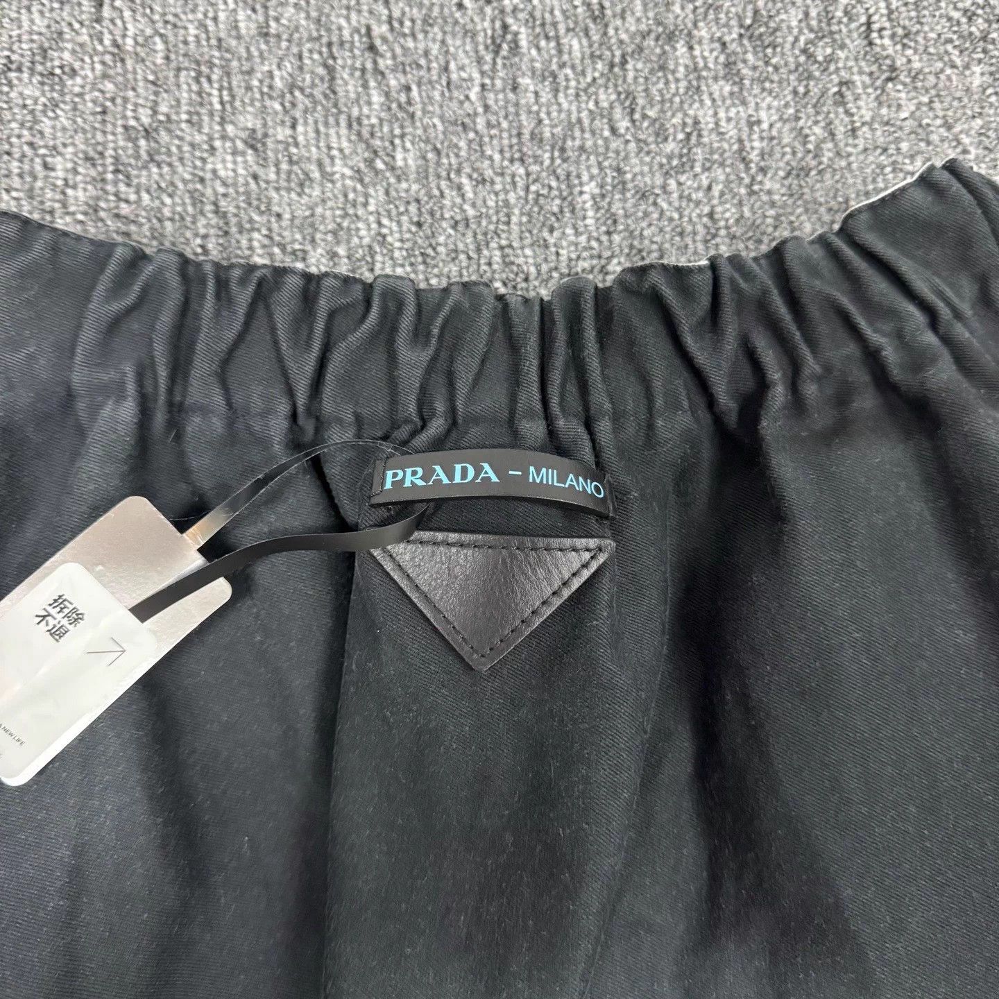 Prada Prada Triangle Logo Black Twill Cotton Big Skirt 38 97% New Size 26" / US 2 / IT 38 - 4 Thumbnail