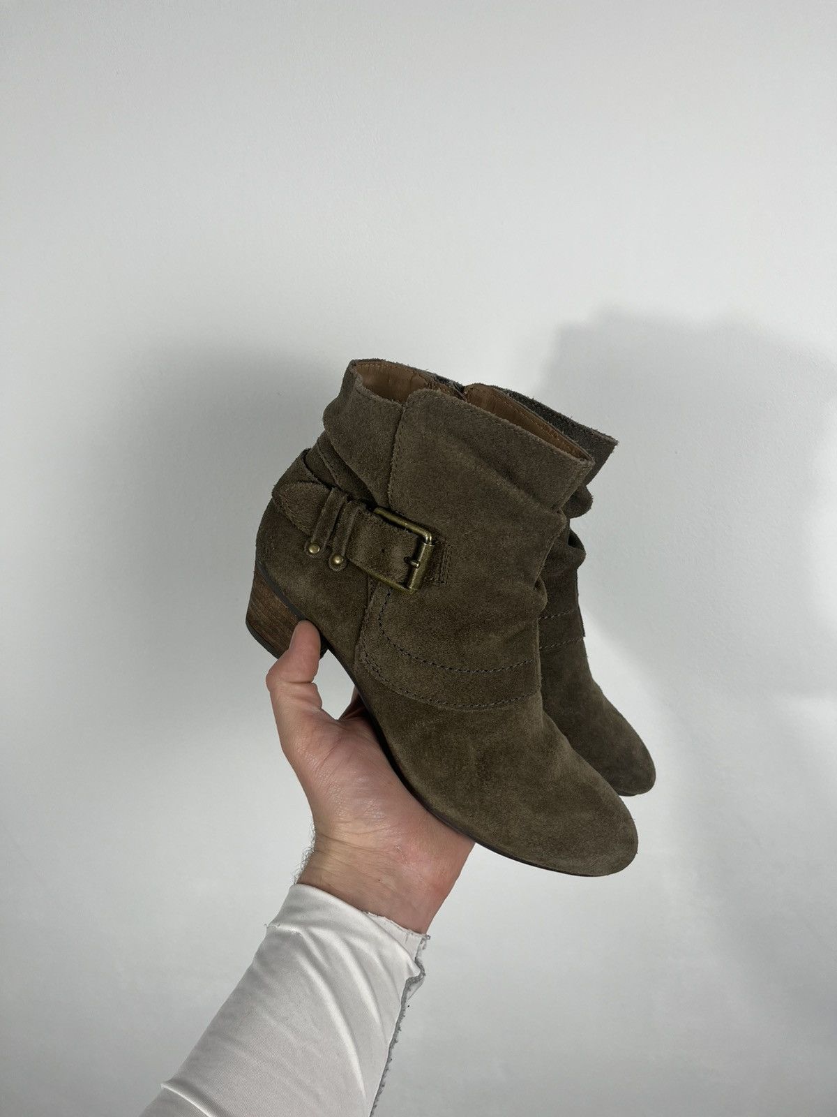 Clarks Clarks Suede Ankle Boots Buckle Low Heel Women EU 37.5 Brown Size US 6.5 / IT 36.5 - 11 Thumbnail
