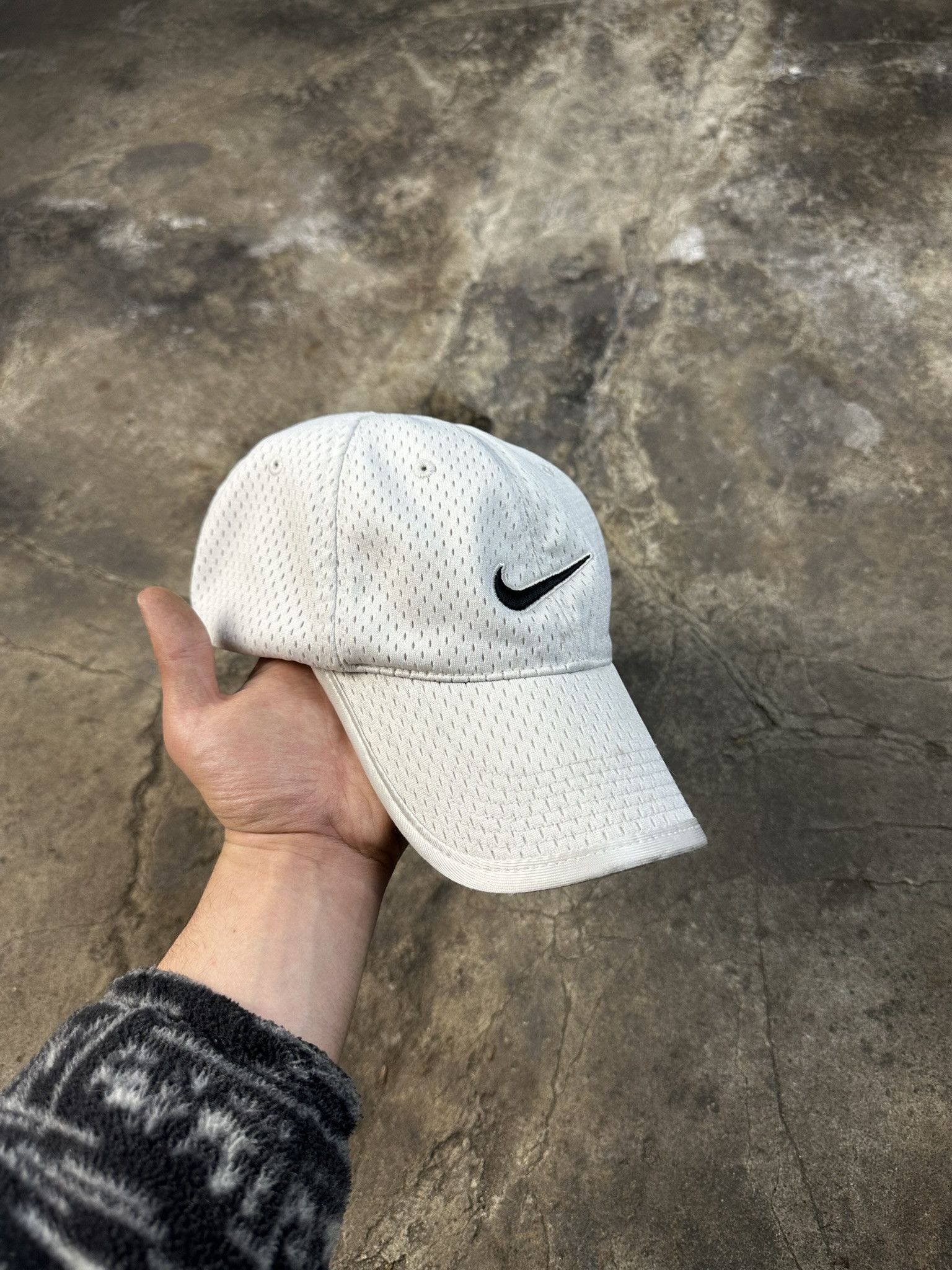 Vintage Y2k Nike FIT DRY Women Hat Tailwind White Running Mesh Cap Center Swoosh VINTAGE Nike Hat Cap White 7 Panel Tailwind Mesh Running  main image 3