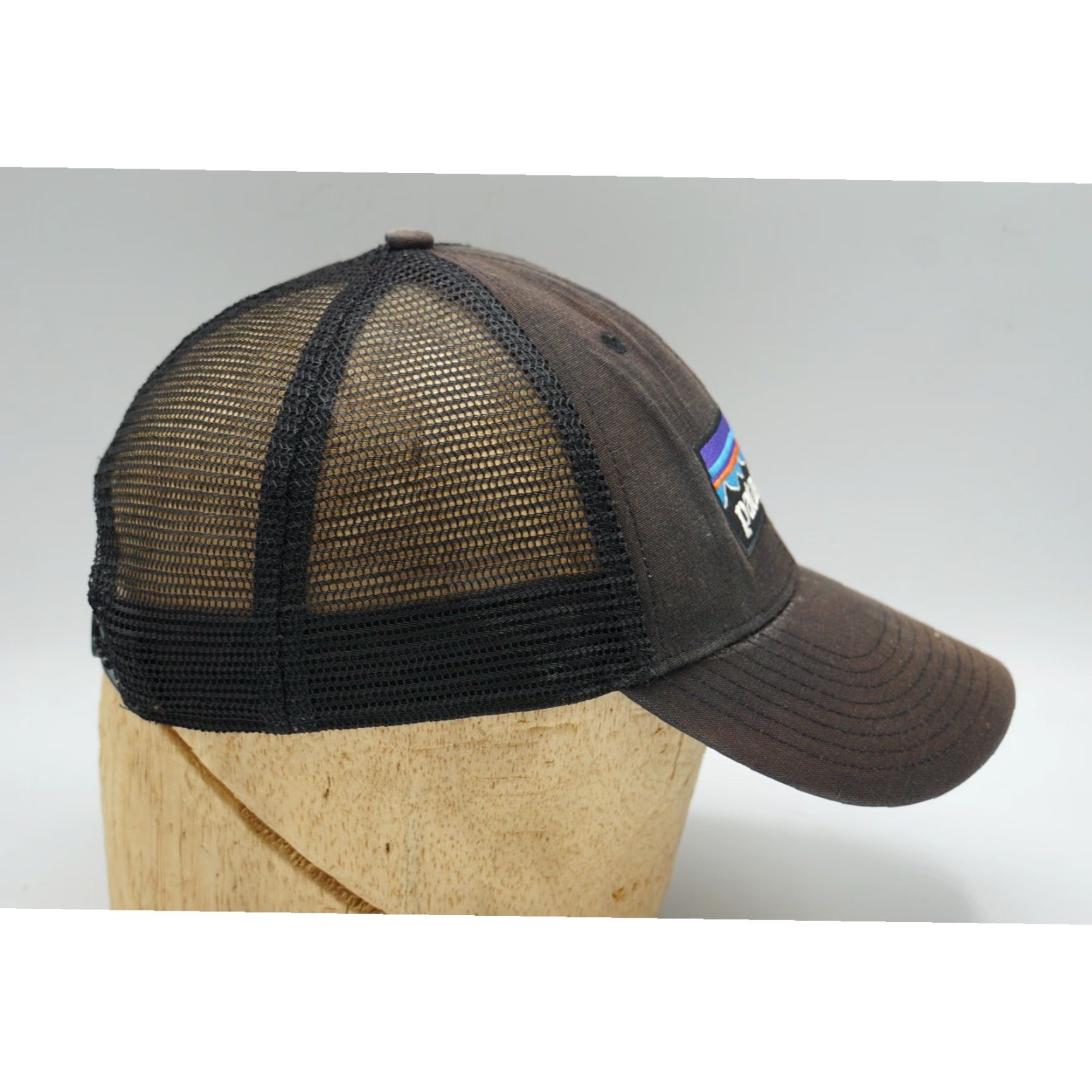 Patagonia VINTAGE Patagonia Men's P-6 Logo LoPro Trucker Hat Black Size ONE SIZE - 2 Thumbnail