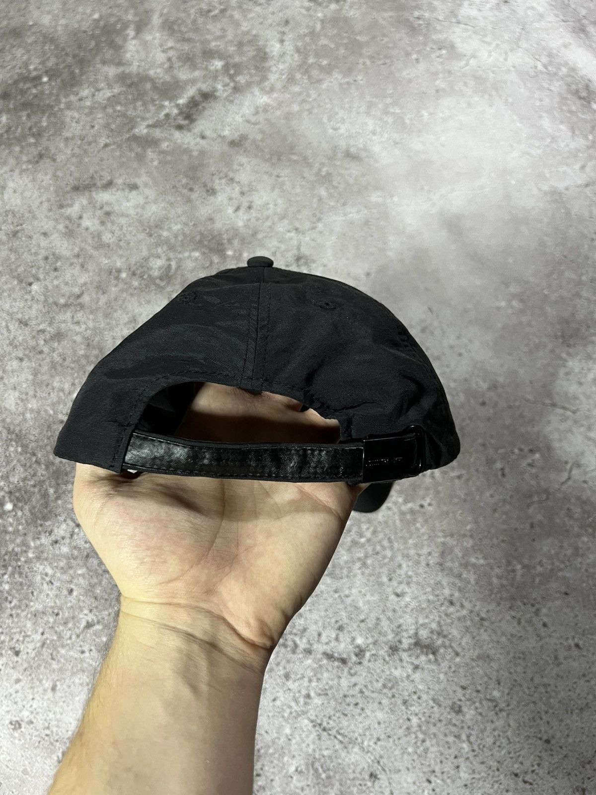 Mercedes-Benz AMG Carbon Fibre Strapback Hat Y2k Vinatge Racing F1 Petrona Size ONE SIZE - 5 Thumbnail