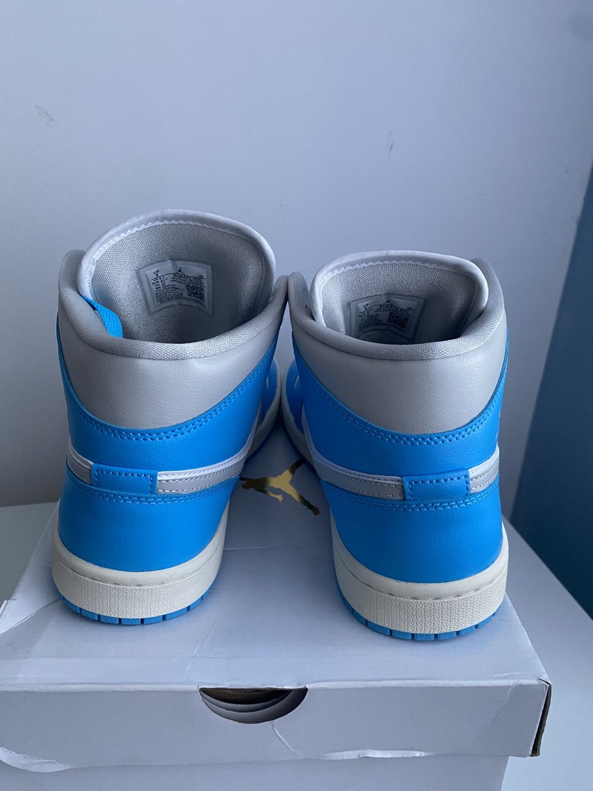 Jordan Brand Nike Air Jordan 1 Mid "Dark Powder Blue / UNC" Size US 9 / IT 39 - 4 Thumbnail