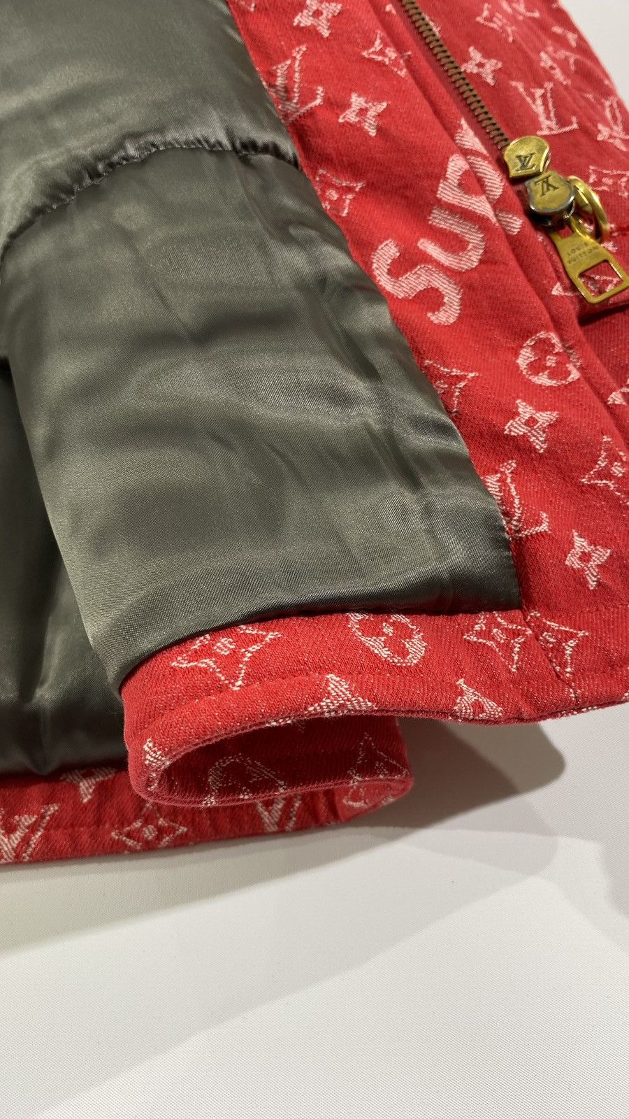 Louis Vuitton × Supreme Louis Vuitton X SUPREME 1 OF 1 Unreleased Sample Red Parka Size US M / EU 48-50 / 2 - 7 Thumbnail