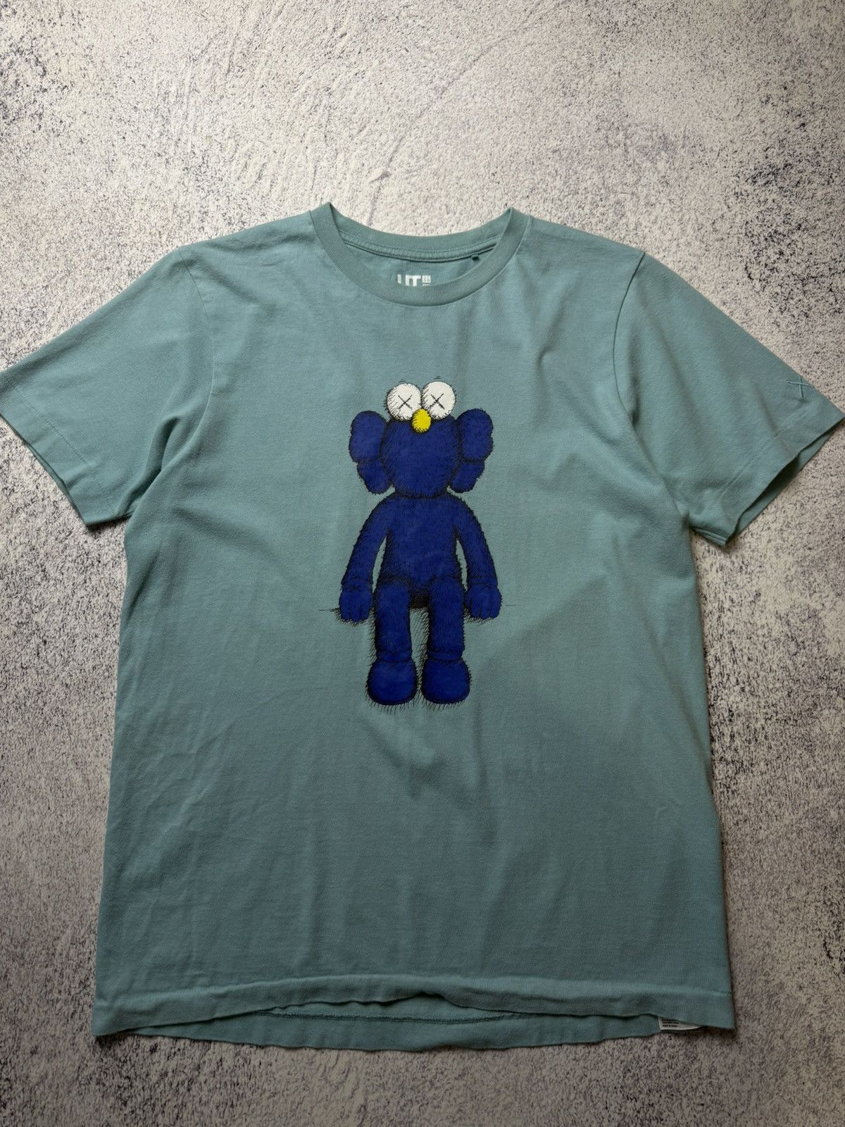 Japanese Brand Vintage Uniqlo x kaws T-shirt USA Size US S / EU 44-46 / 1 - 9 Thumbnail