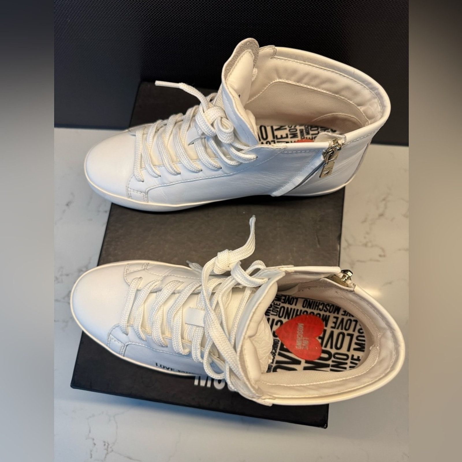Love Moschino Love moschino high top sneakers white heart zip leather 39 Size US 9 / IT 39 - 3 Thumbnail