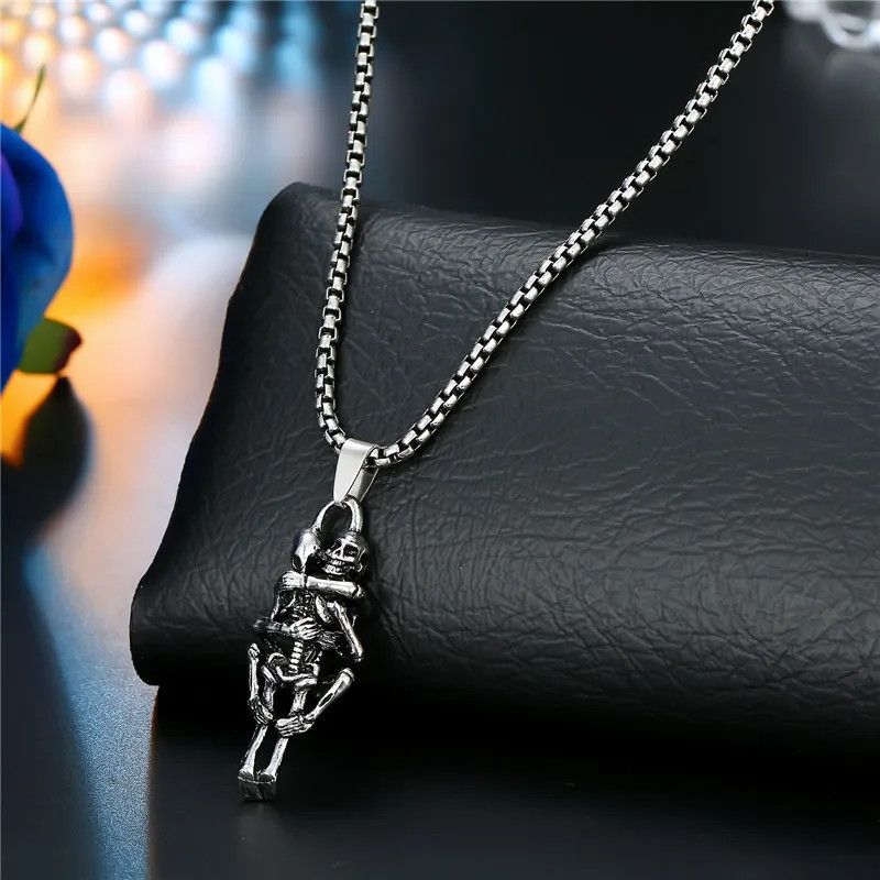 Jewelry × Vintage Vintage Skull Hug Necklace Size ONE SIZE - 1 Thumbnail