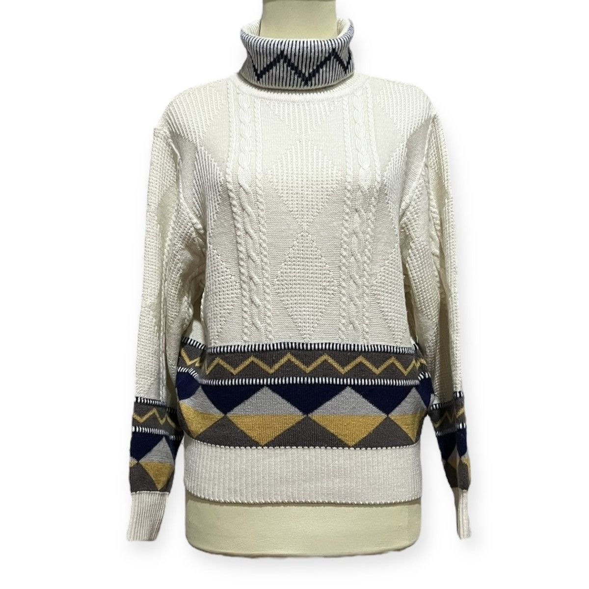 Balenciaga BALENCIAGA TURTLENECK SWEATER Size M / US 6-8 / IT 42-44 - 1 Thumbnail