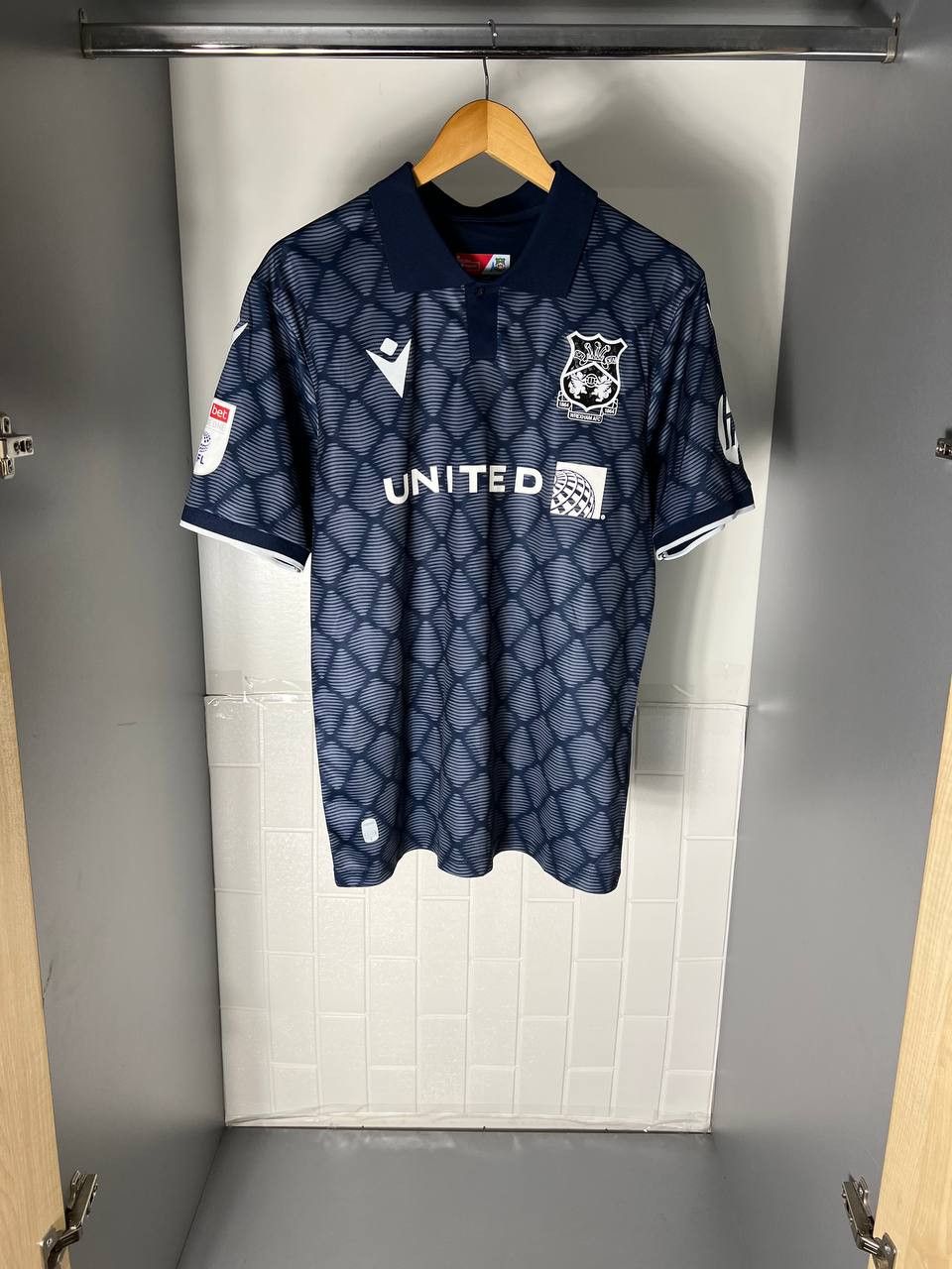 Vintage VERY RARE MACRON FC WREXHAM AFC ENGLAND SOCCER JERSEY Y2K Size US M / EU 48-50 / 2 - 2 Thumbnail