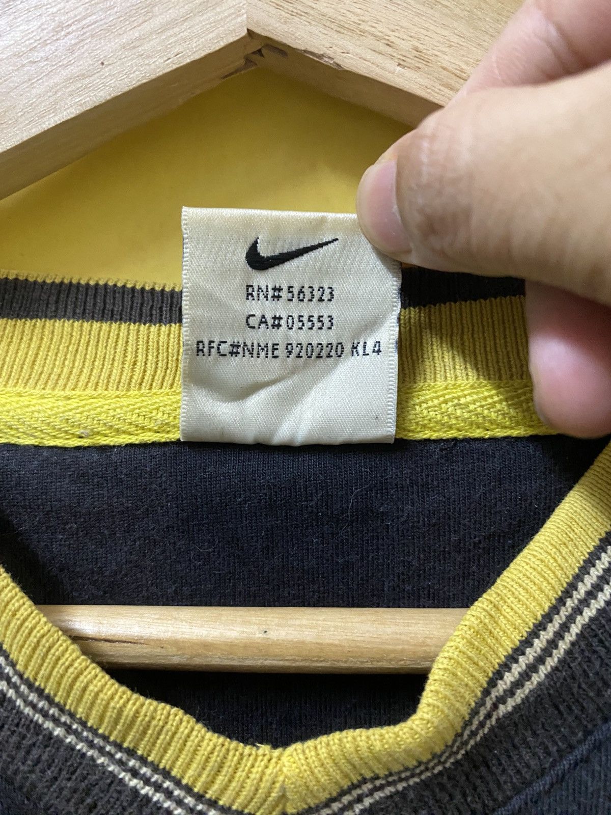 Nike Nike V Neck Small Logo Tee Size US M / EU 48-50 / 2 - 6 Thumbnail