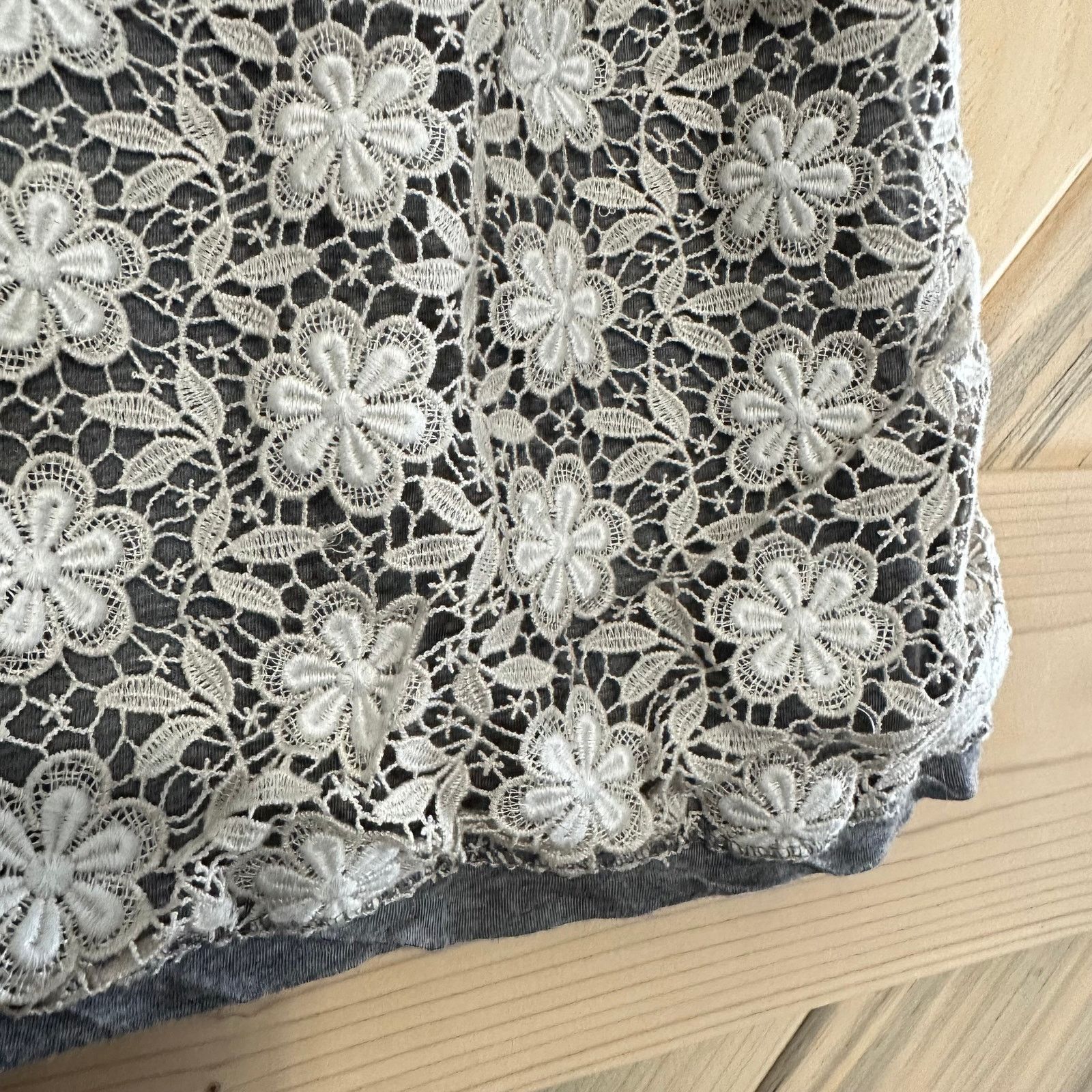 J.Crew J.Crew Sleeveless top with floral lace overlay layer Size S / US 4 / IT 40 - 3 Thumbnail