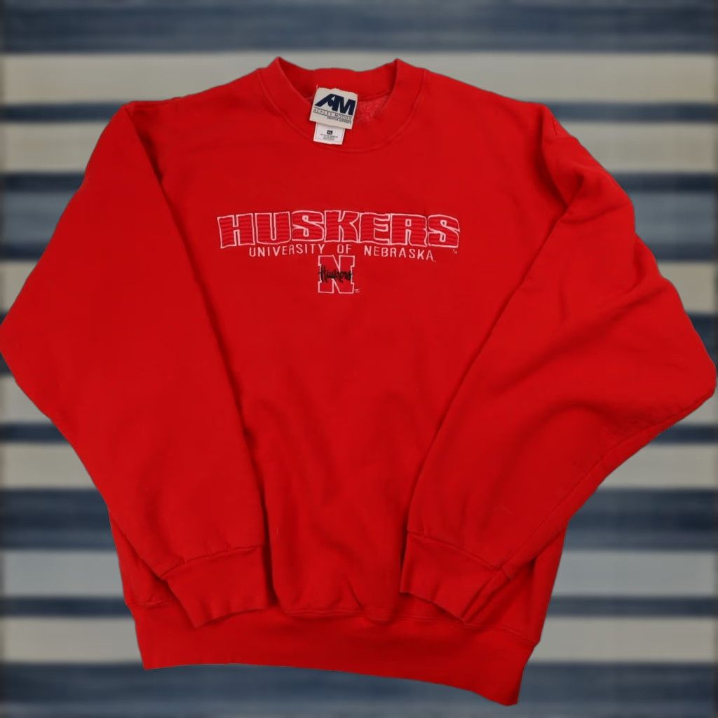 Vintage VINTAGE University of Nebraska Huskers XL Embroidered Spellout Sweatshirt Red Mens XL Size US XL / EU 56 / 4 - 1 Thumbnail