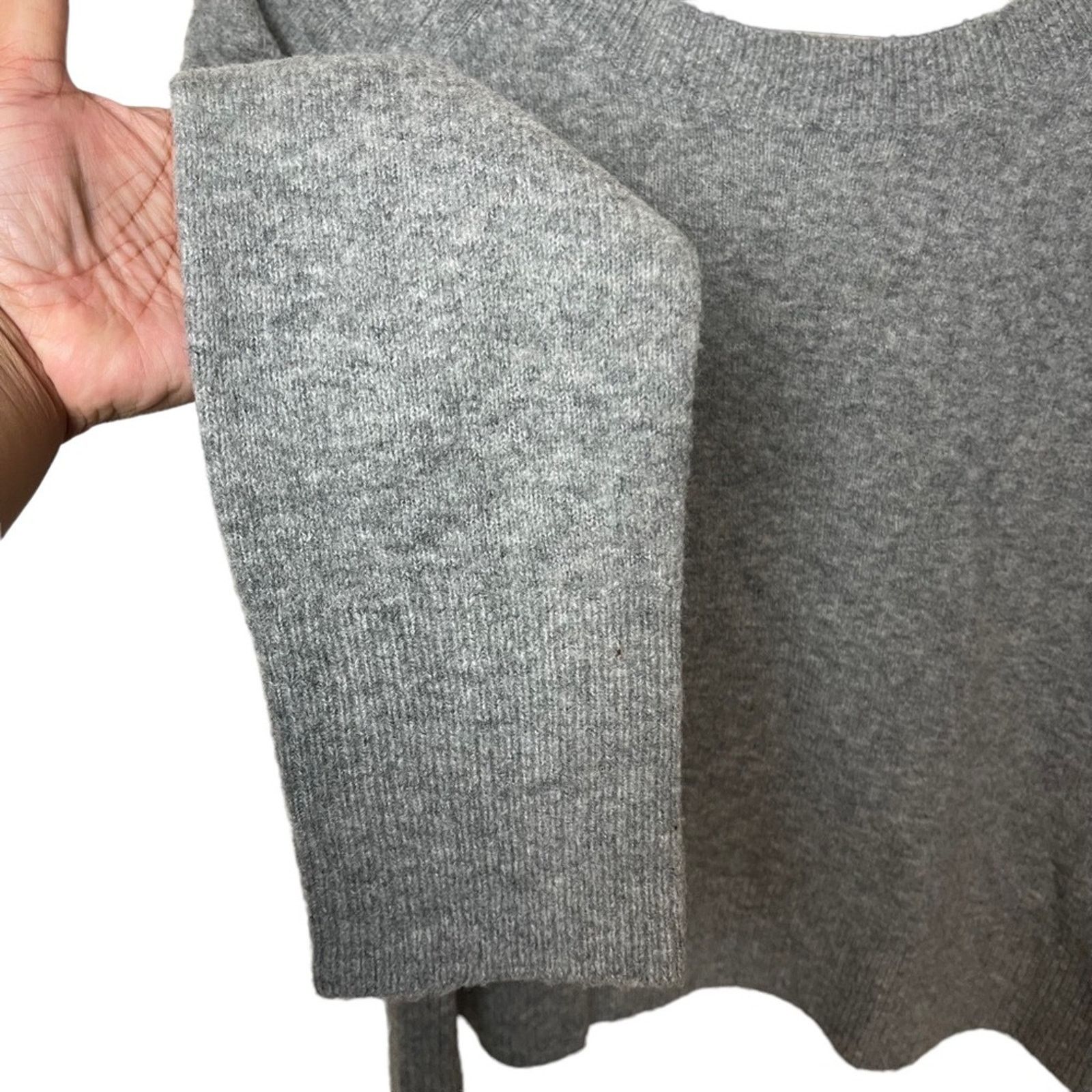 J.Crew J Crew V Back Velvet Tie Long Sleeve Sweater Gray Size Small Size S / US 4 / IT 40 - 2 Thumbnail