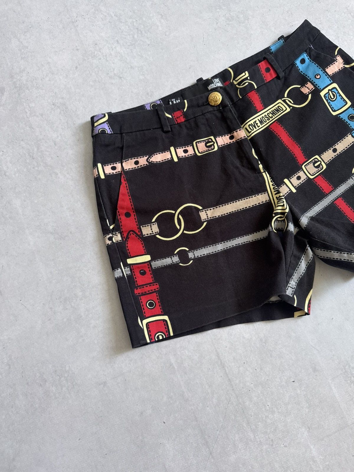 Love Moschino Rare Love Moschino Belt Print Y2K Women Shorts Cropped Vibe Size 28" / US 6 / IT 42 - 3 Thumbnail