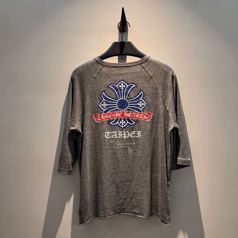 Chrome Hearts Chrome Hearts Grey Silver Cross Blue Sanskrit Henry Neck T Size US M / EU 48-50 / 2 - 2 Thumbnail