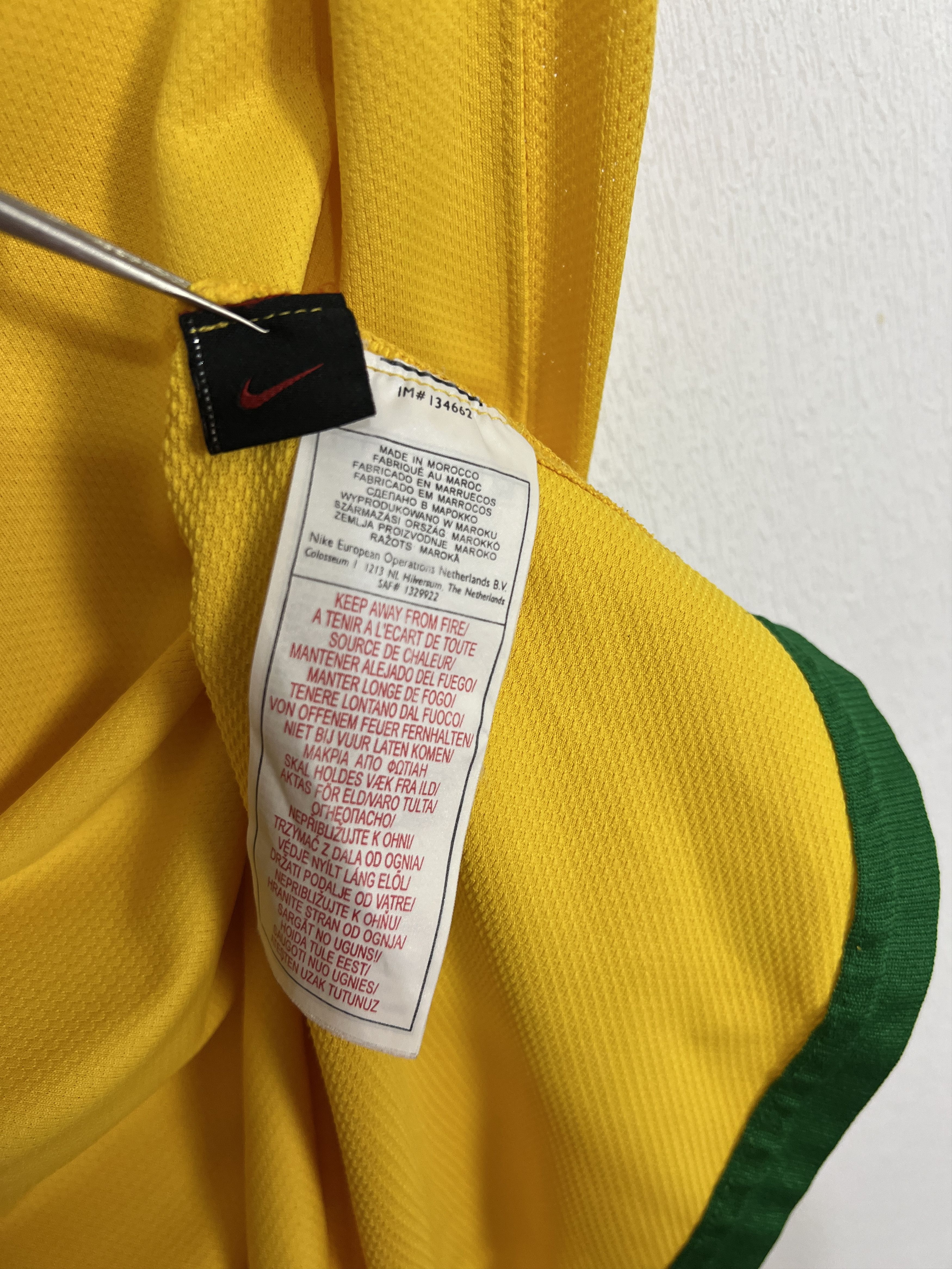 Nike Brazil football shirt 2006 Soccer Jersey National Trikot Size US M / EU 48-50 / 2 - 6 Thumbnail