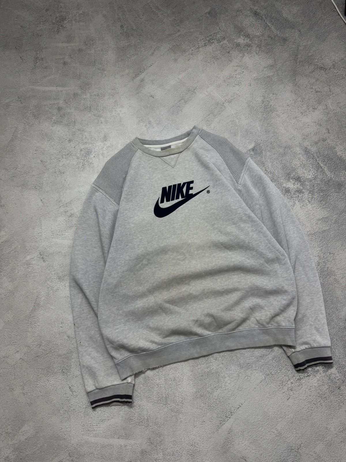 Nike Vintage Y2k Nike 🩶 Velour Spell Out Big Logo Sweatshirt 90’s Size US L / EU 52-54 / 3 - 2 Thumbnail