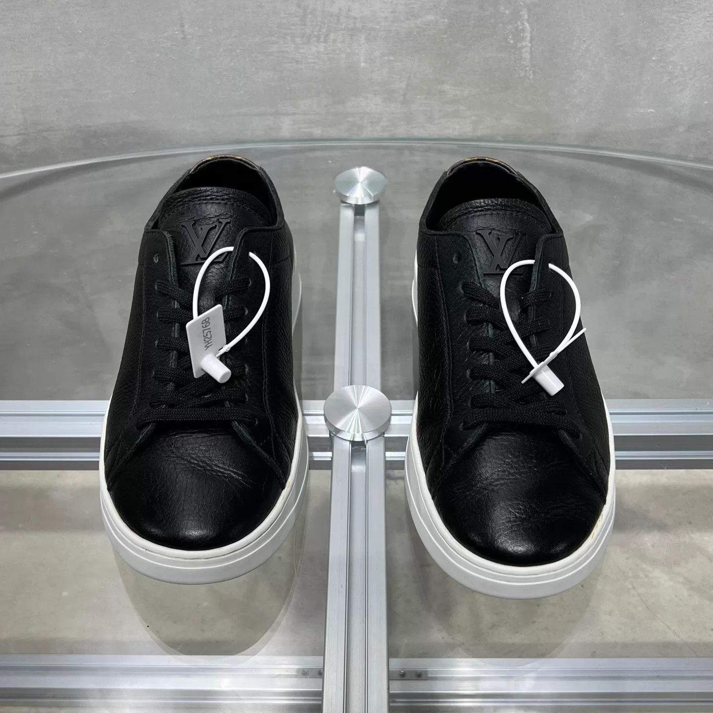 Louis Vuitton LV low-top casual sneakers UK6/40 Size US 7 / EU 40 - 1 Thumbnail