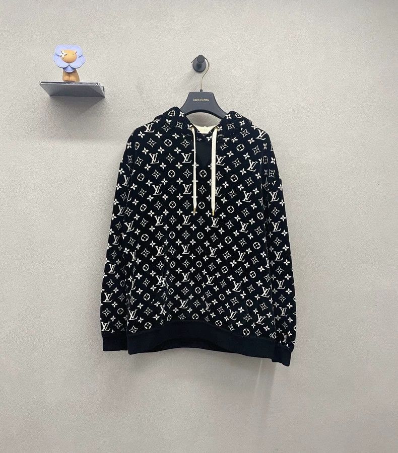 Louis Vuitton Louis Vuitton Logo Print Hoodie in Black - dmc Size US M / EU 48-50 / 2 - 1 Thumbnail
